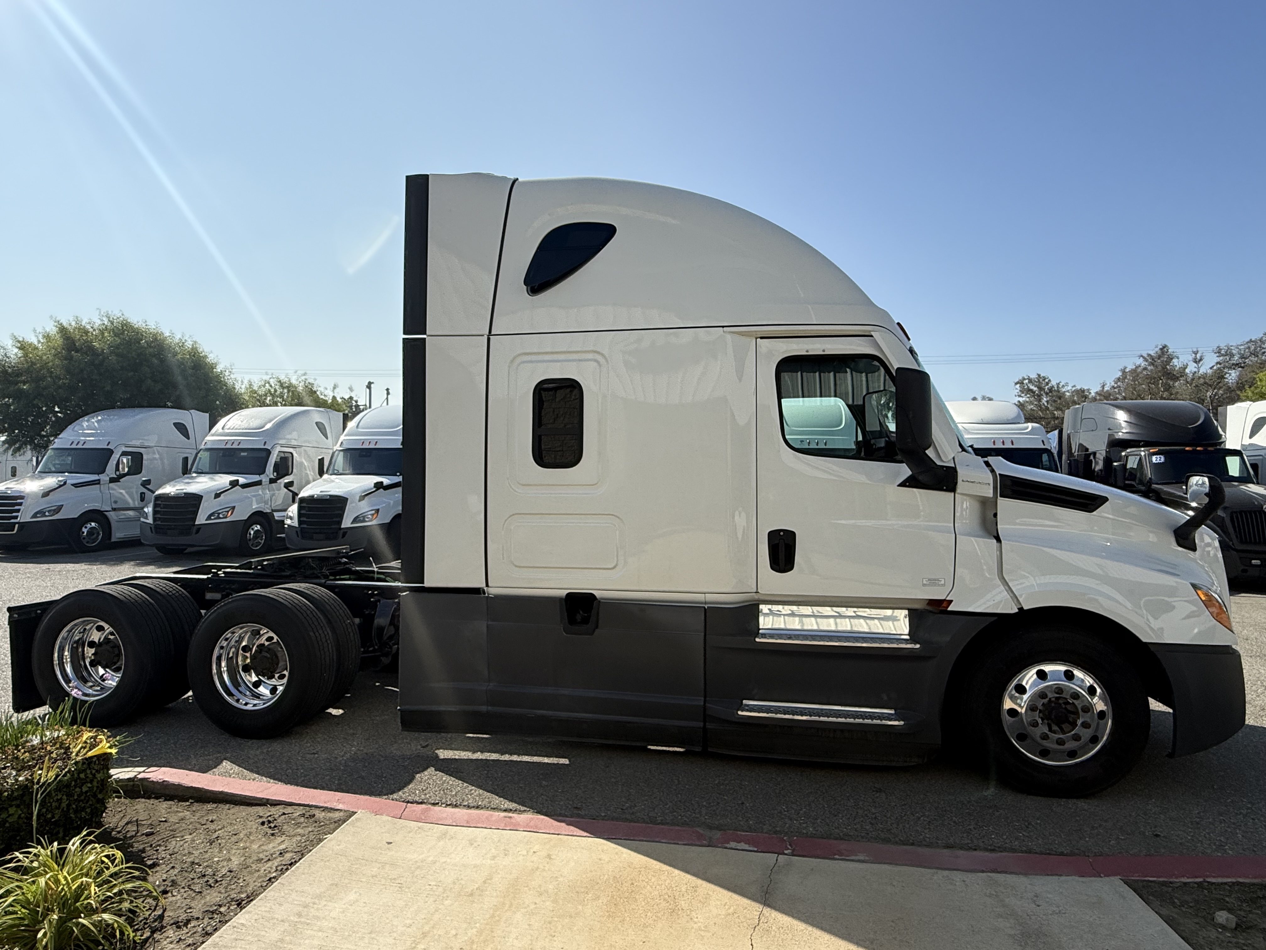 2021 FREIGHTLINER CASCADIA 126SLP - image 10