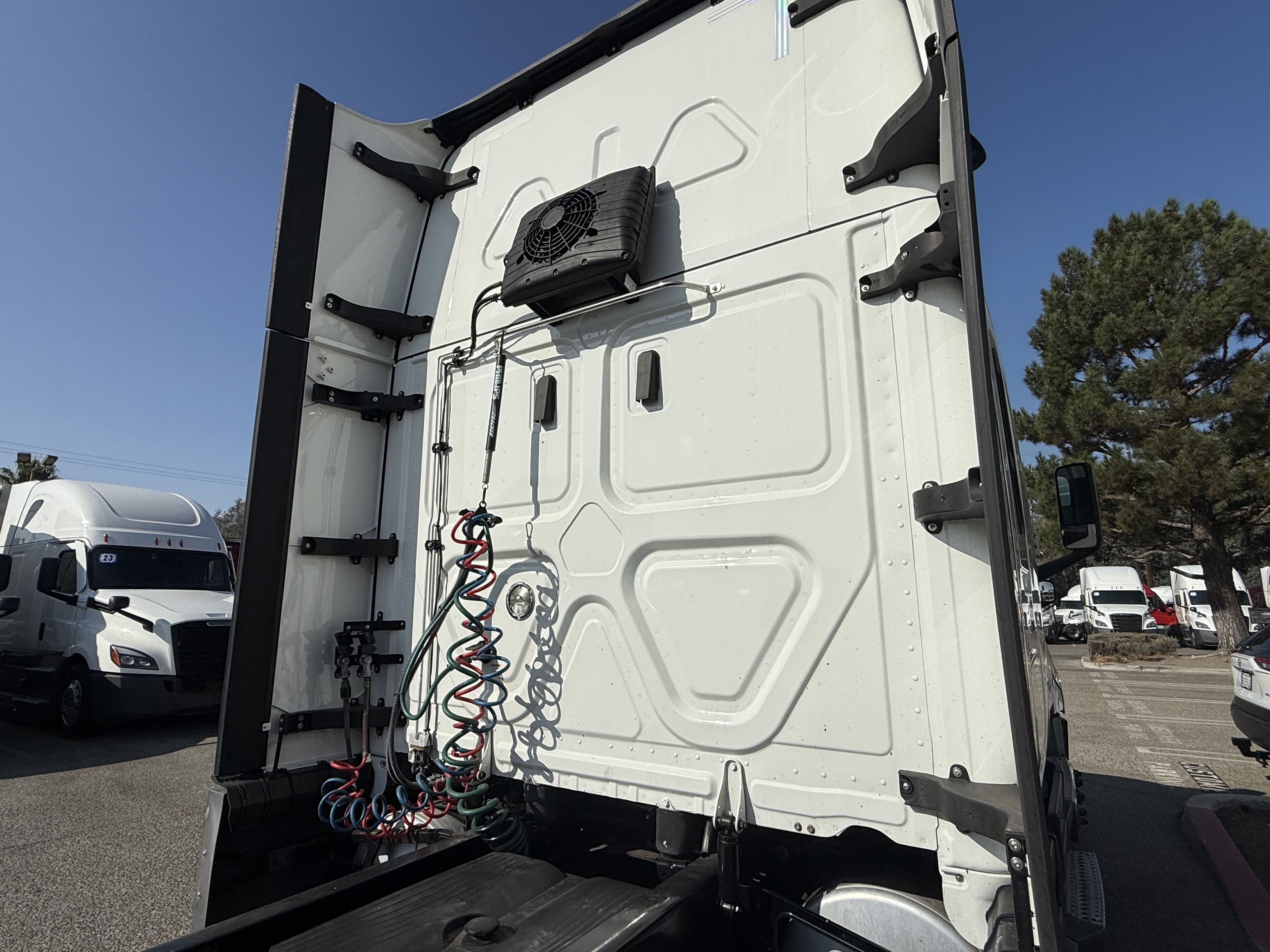 2021 FREIGHTLINER CASCADIA 126SLP - image 5