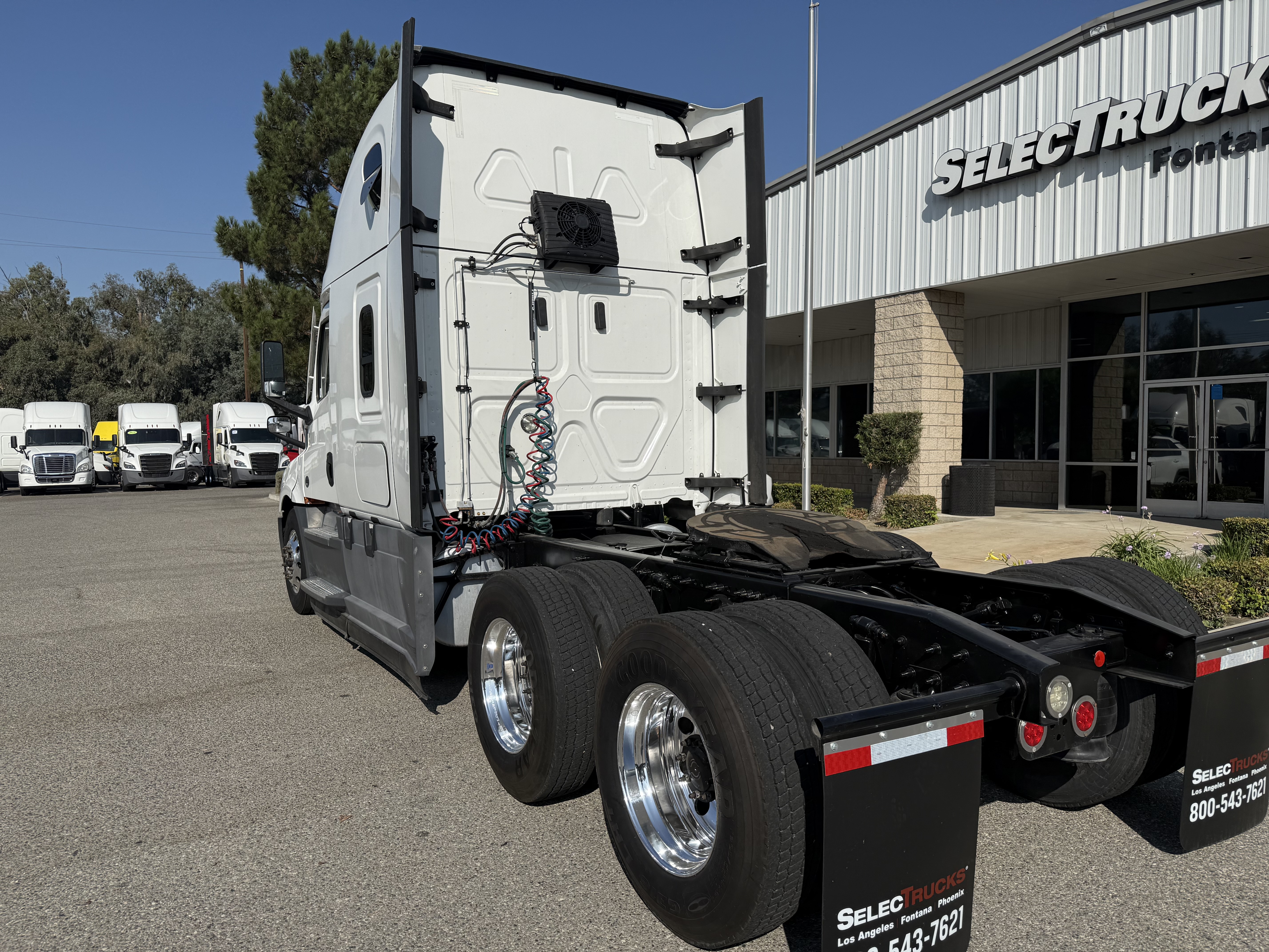 2021 FREIGHTLINER CASCADIA 126SLP - image 4