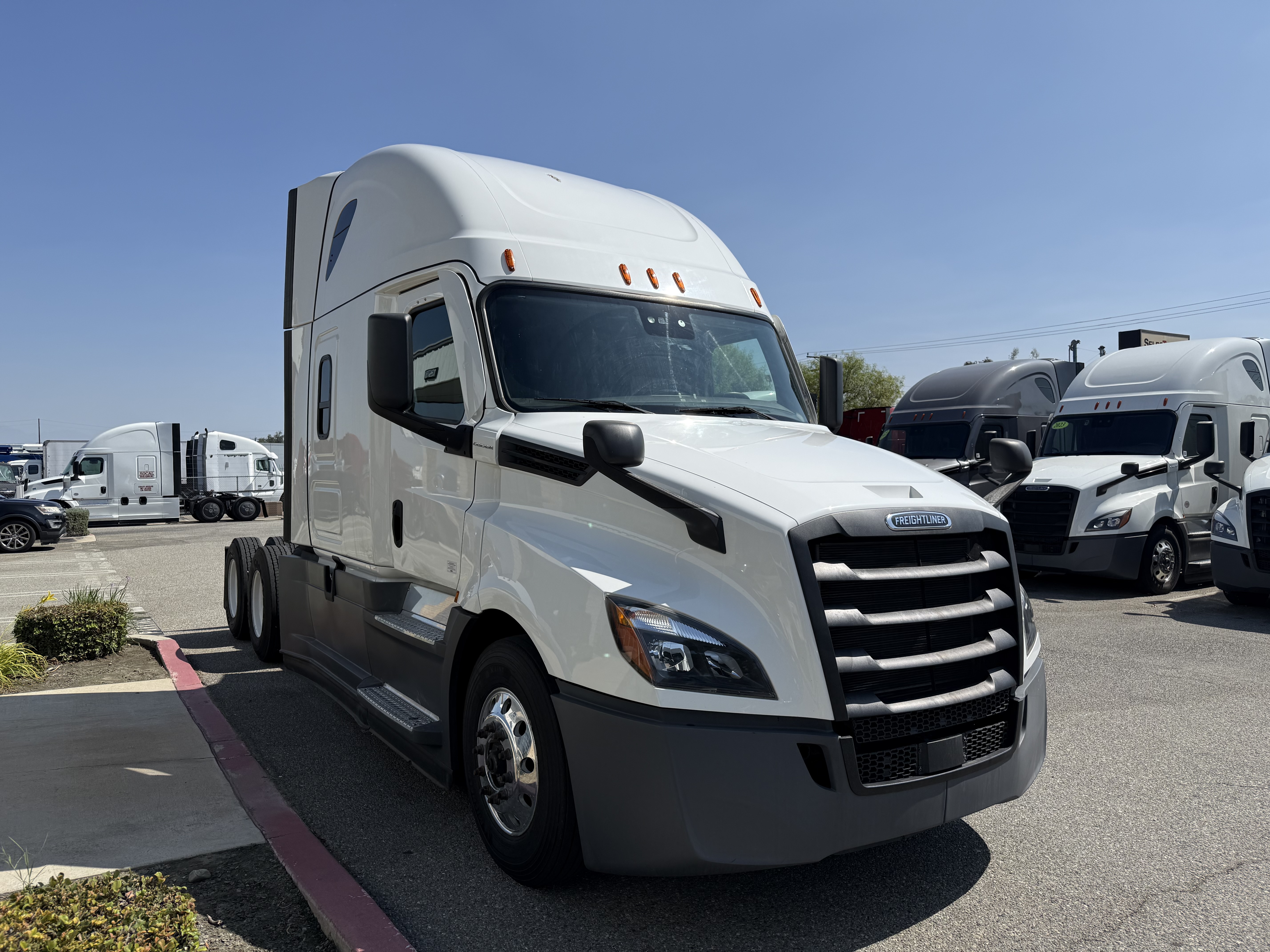 2021 FREIGHTLINER CASCADIA 126SLP - image 10
