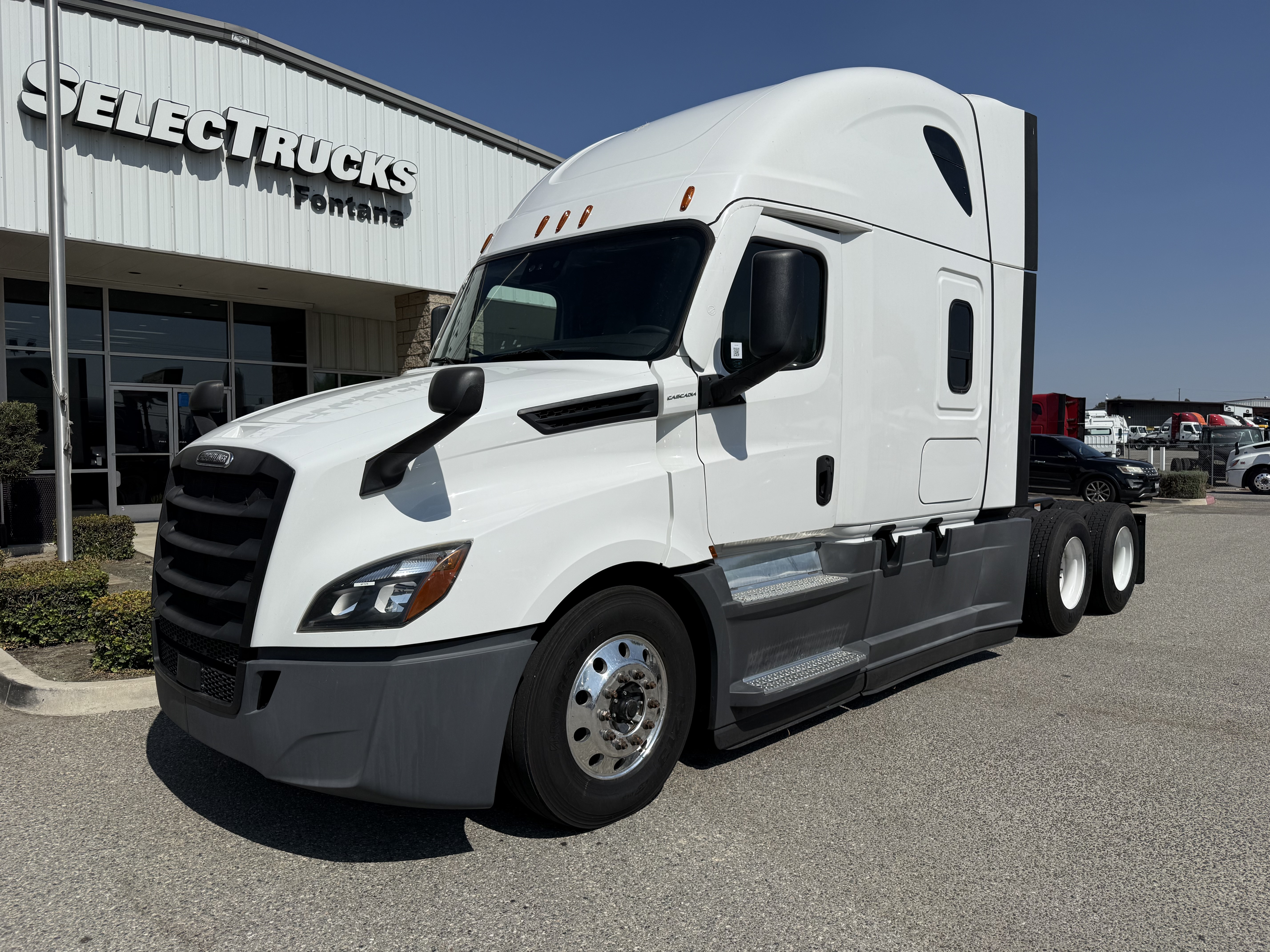 2021 FREIGHTLINER CASCADIA 126SLP - image 1