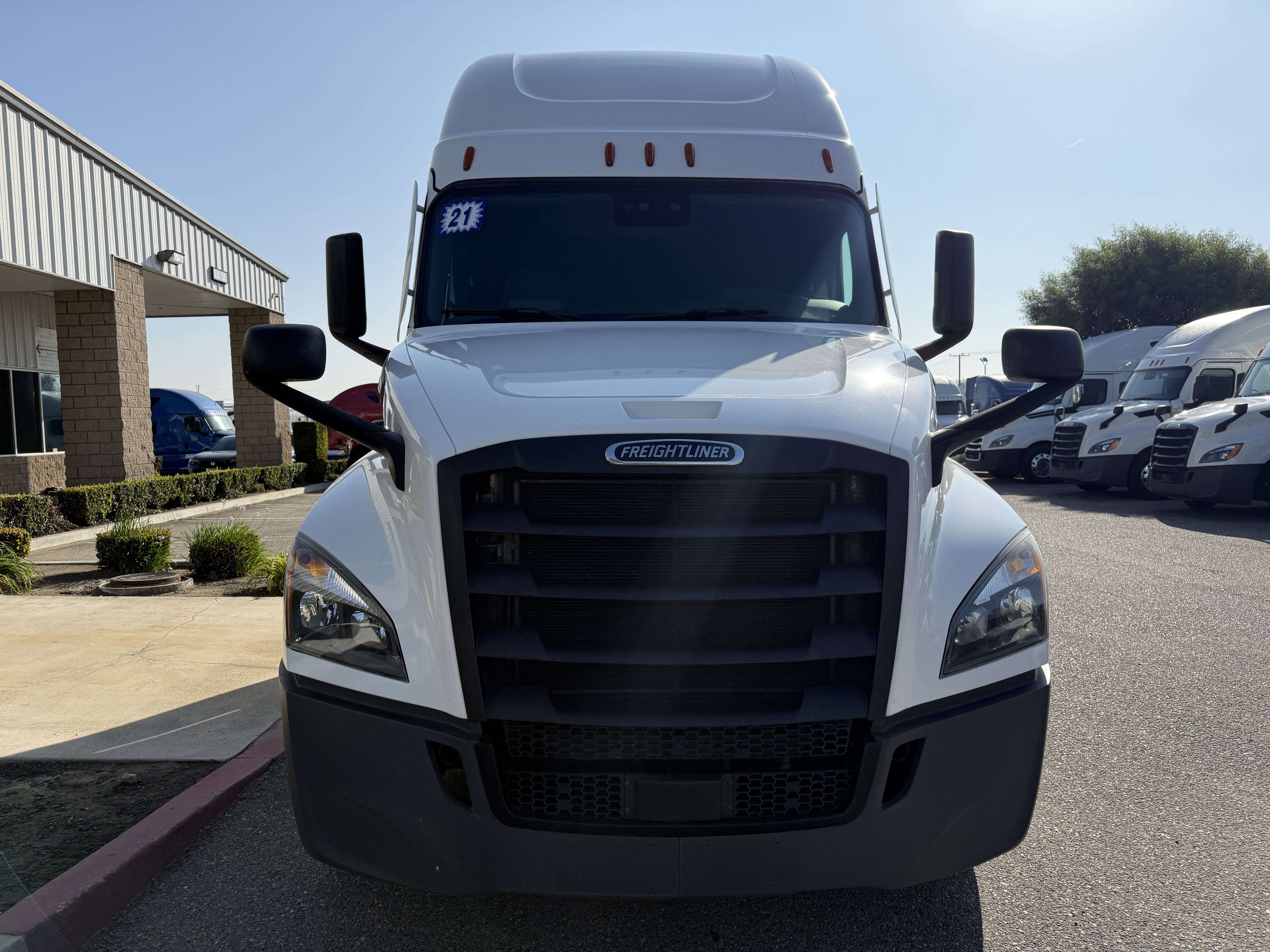 2021 FREIGHTLINER CASCADIA 126SLP - image 2