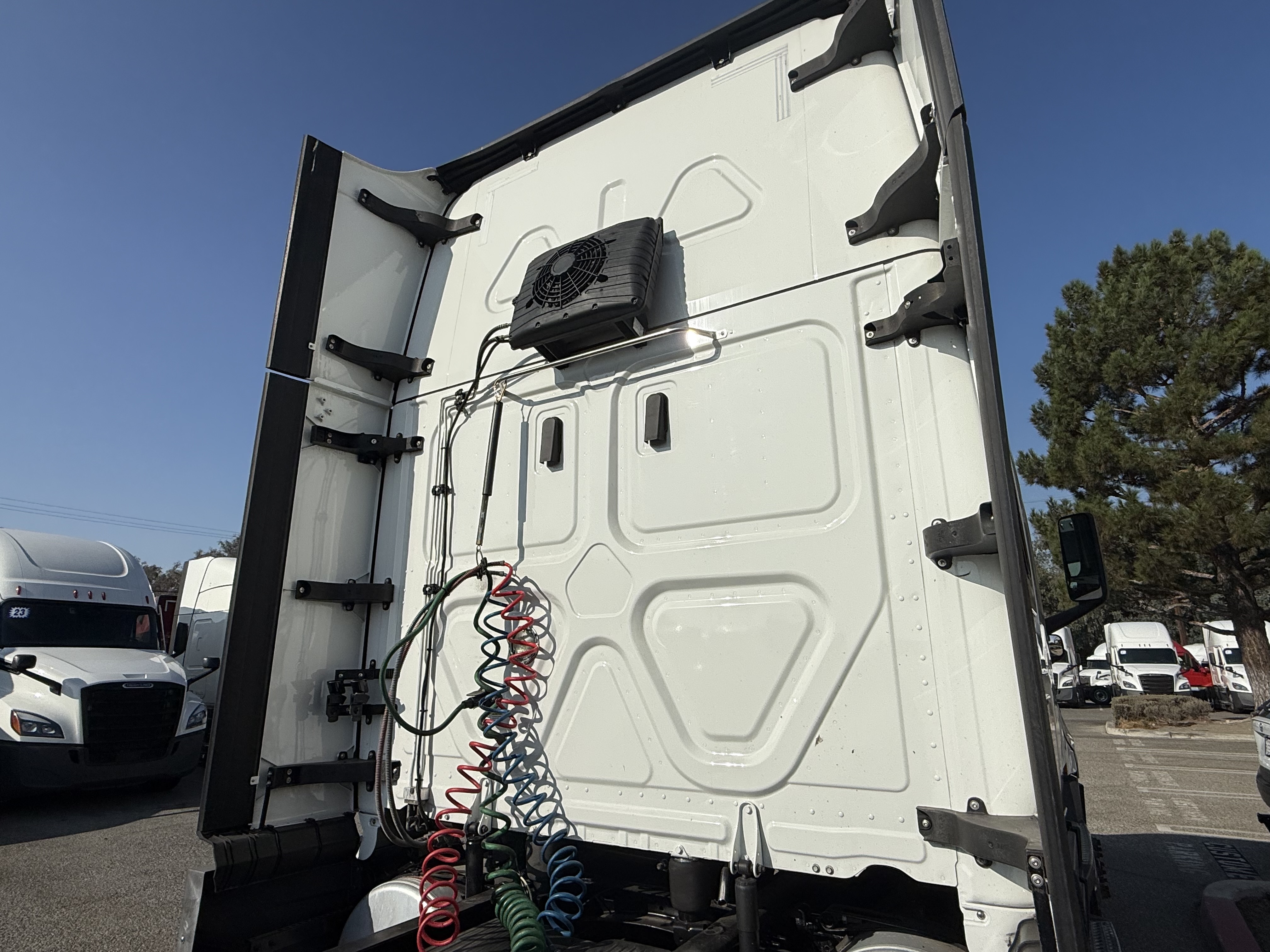 2021 FREIGHTLINER CASCADIA 126SLP - image 7