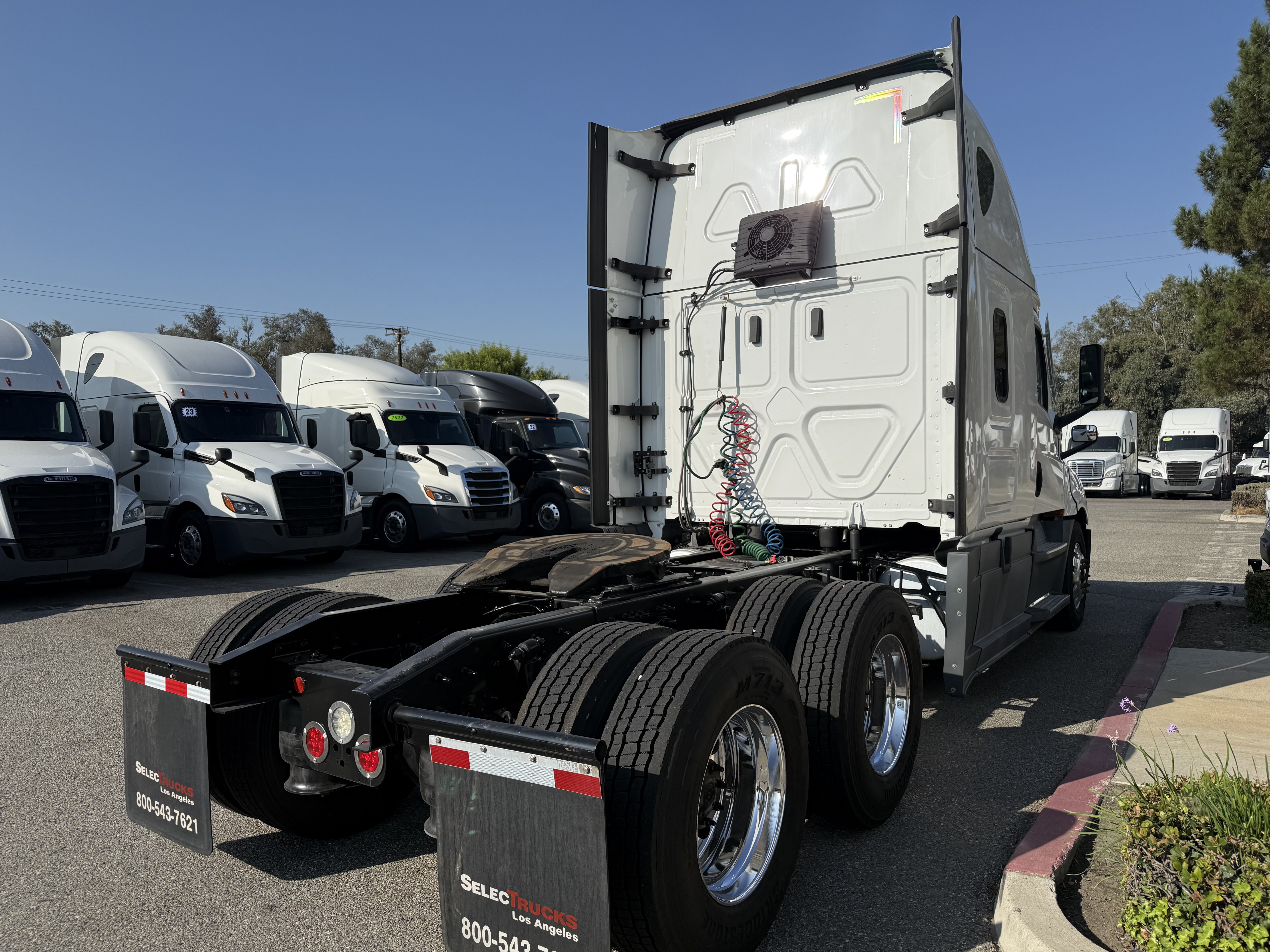 2021 FREIGHTLINER CASCADIA 126SLP - image 8