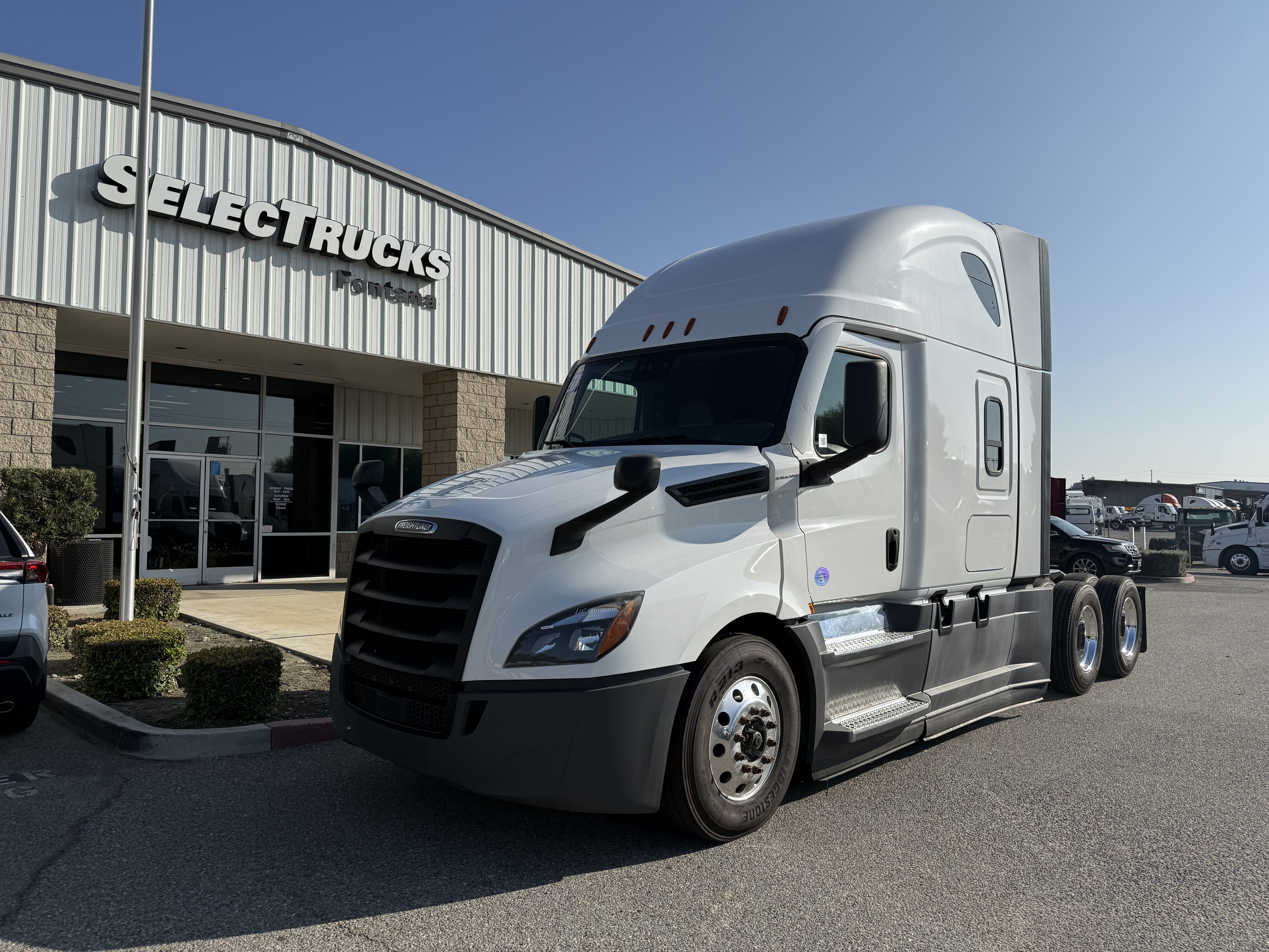 2021 FREIGHTLINER CASCADIA 126SLP - image 1