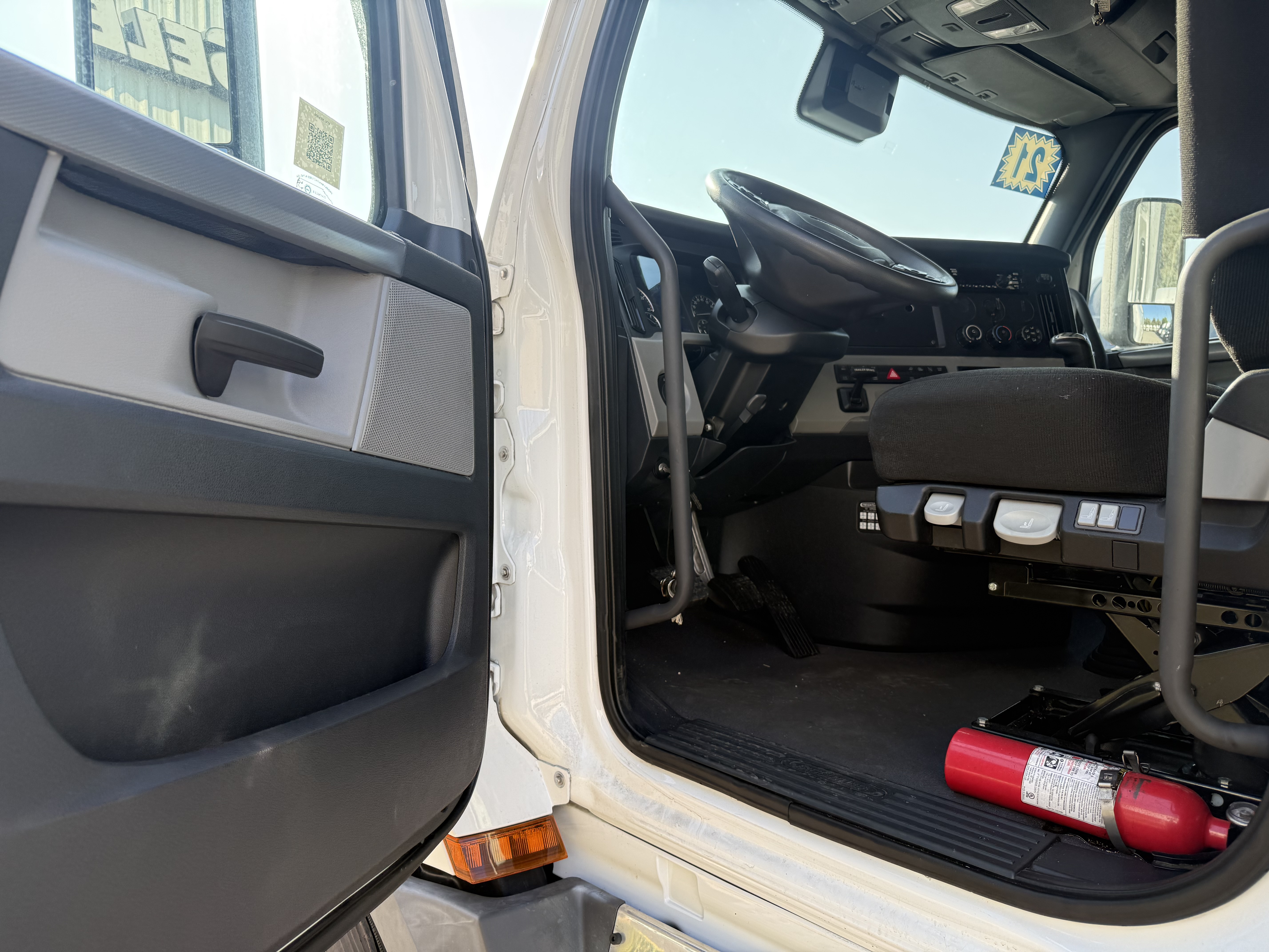 2021 FREIGHTLINER CASCADIA 126SLP - image 18