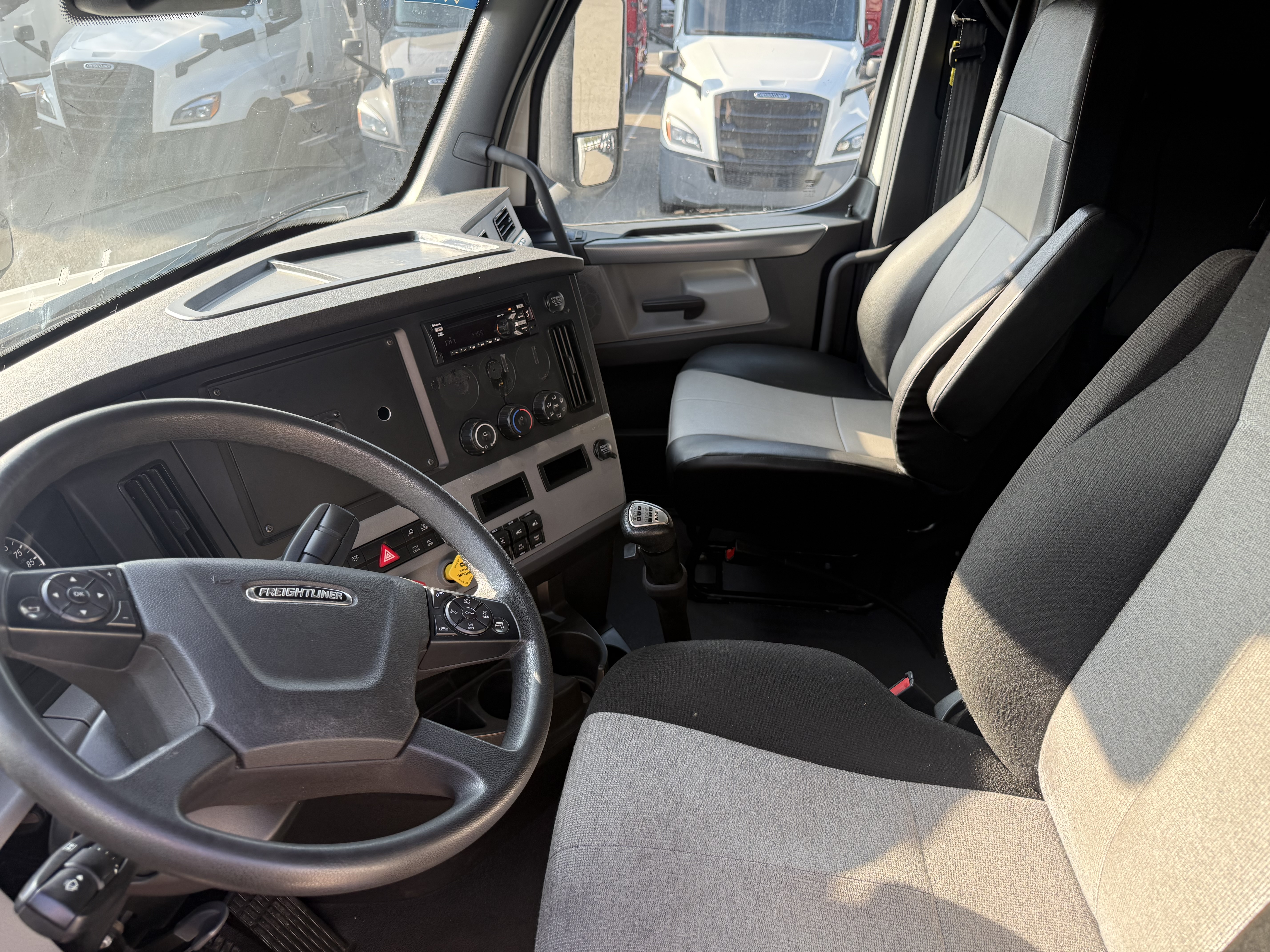 2021 FREIGHTLINER CASCADIA 126SLP - image 20