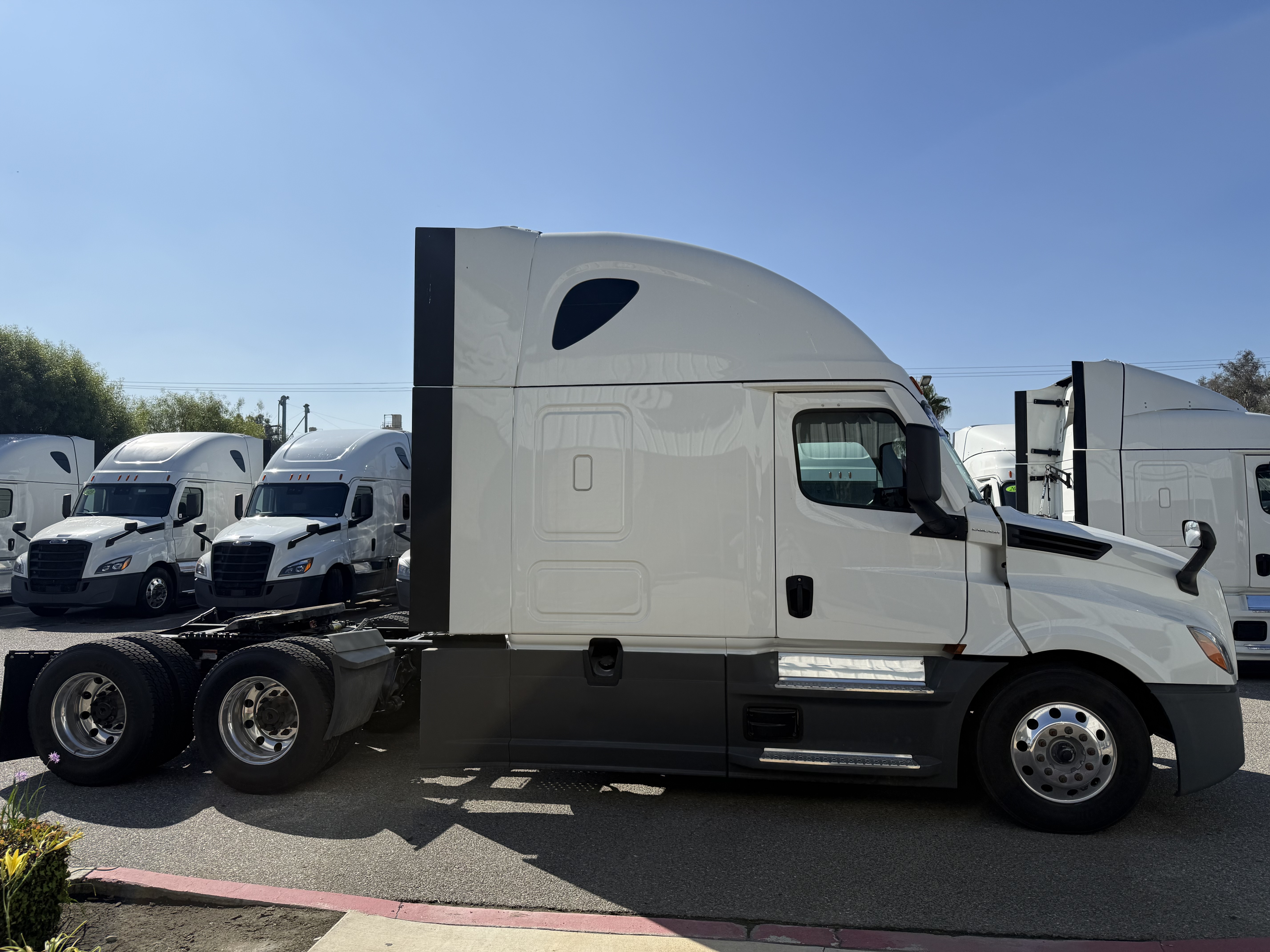 2023 FREIGHTLINER CASCADIA 126SLP - image 9
