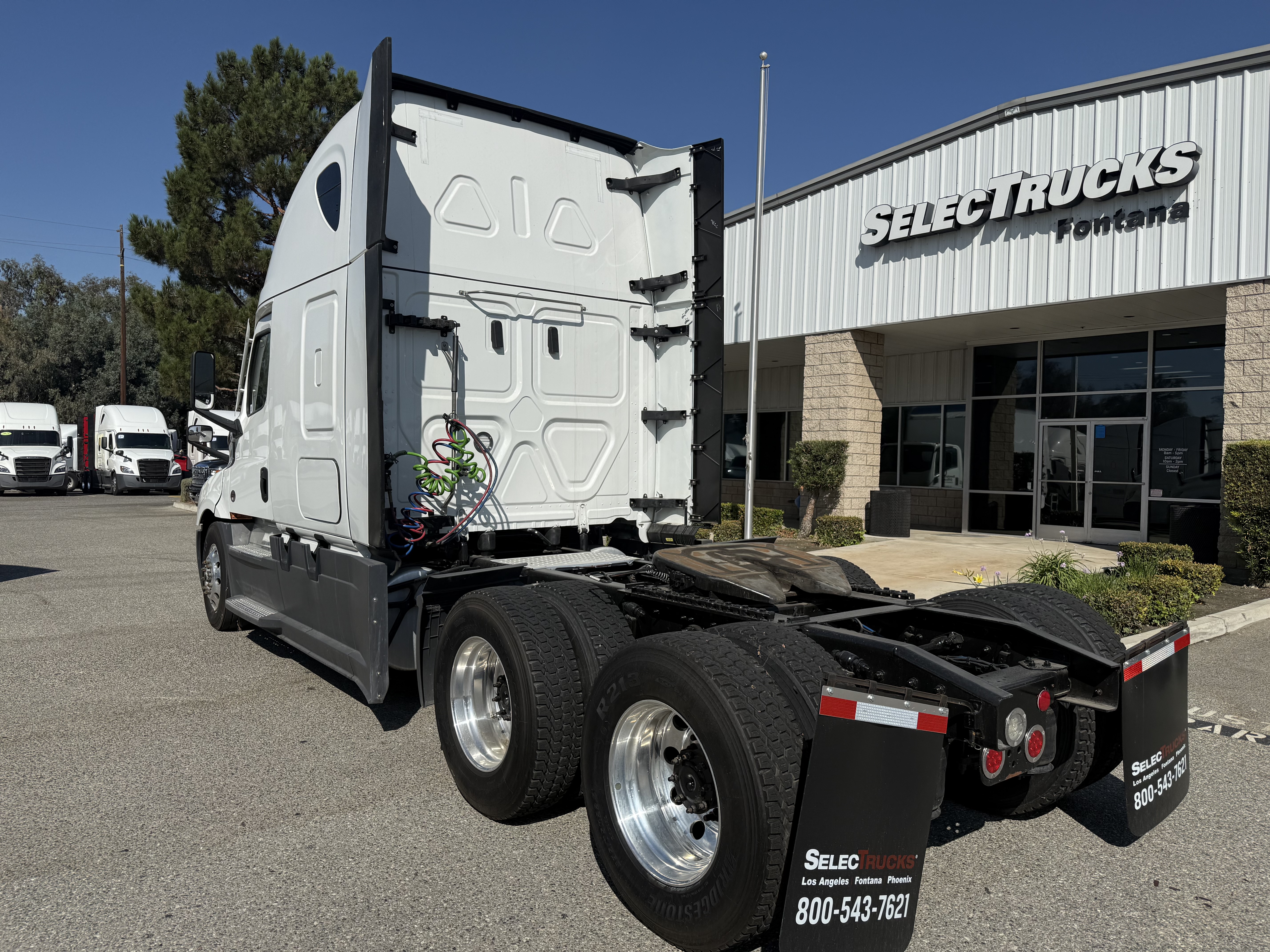 2023 FREIGHTLINER CASCADIA 126SLP - image 4