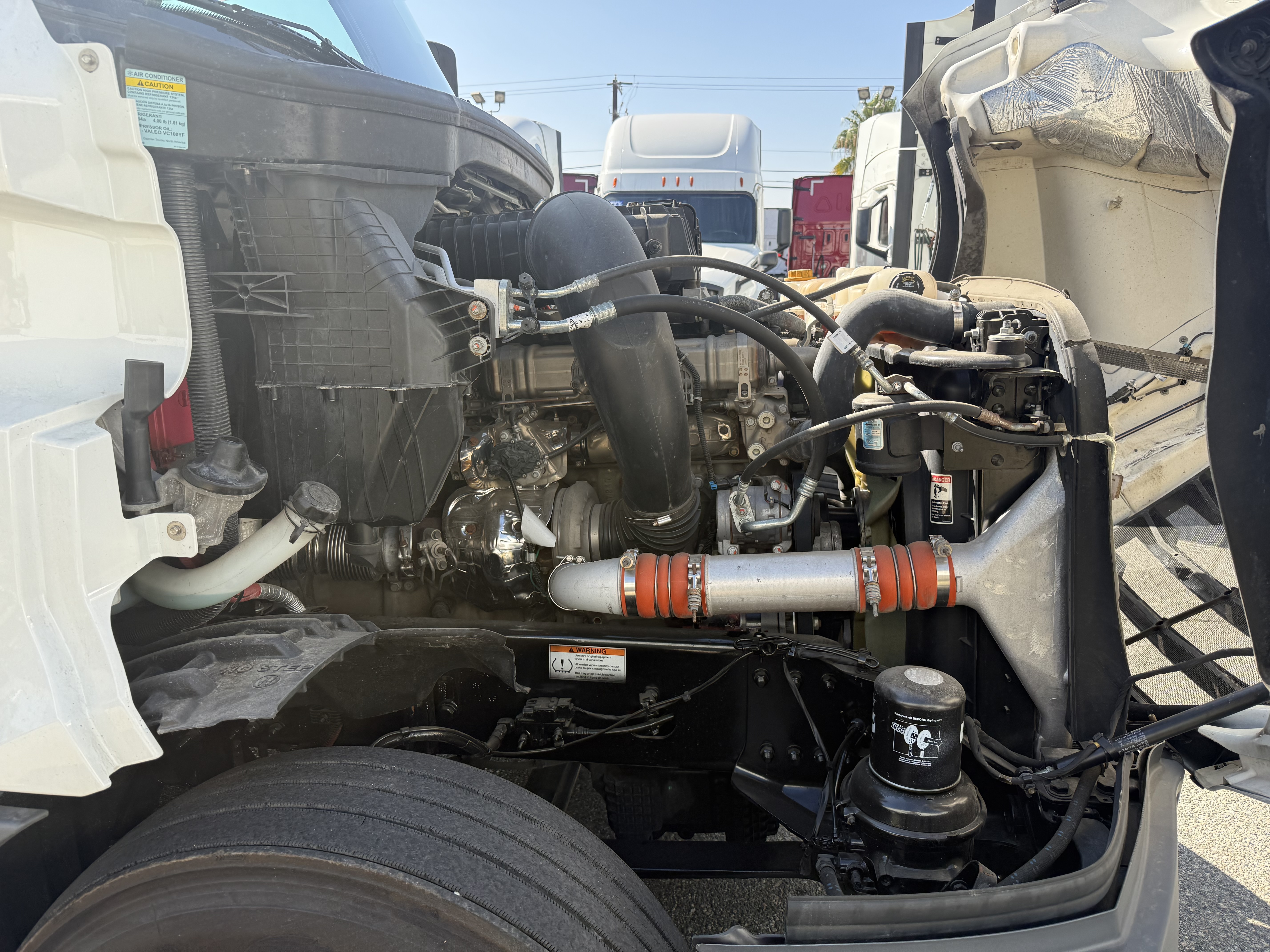 2023 FREIGHTLINER CASCADIA 126SLP - image 11