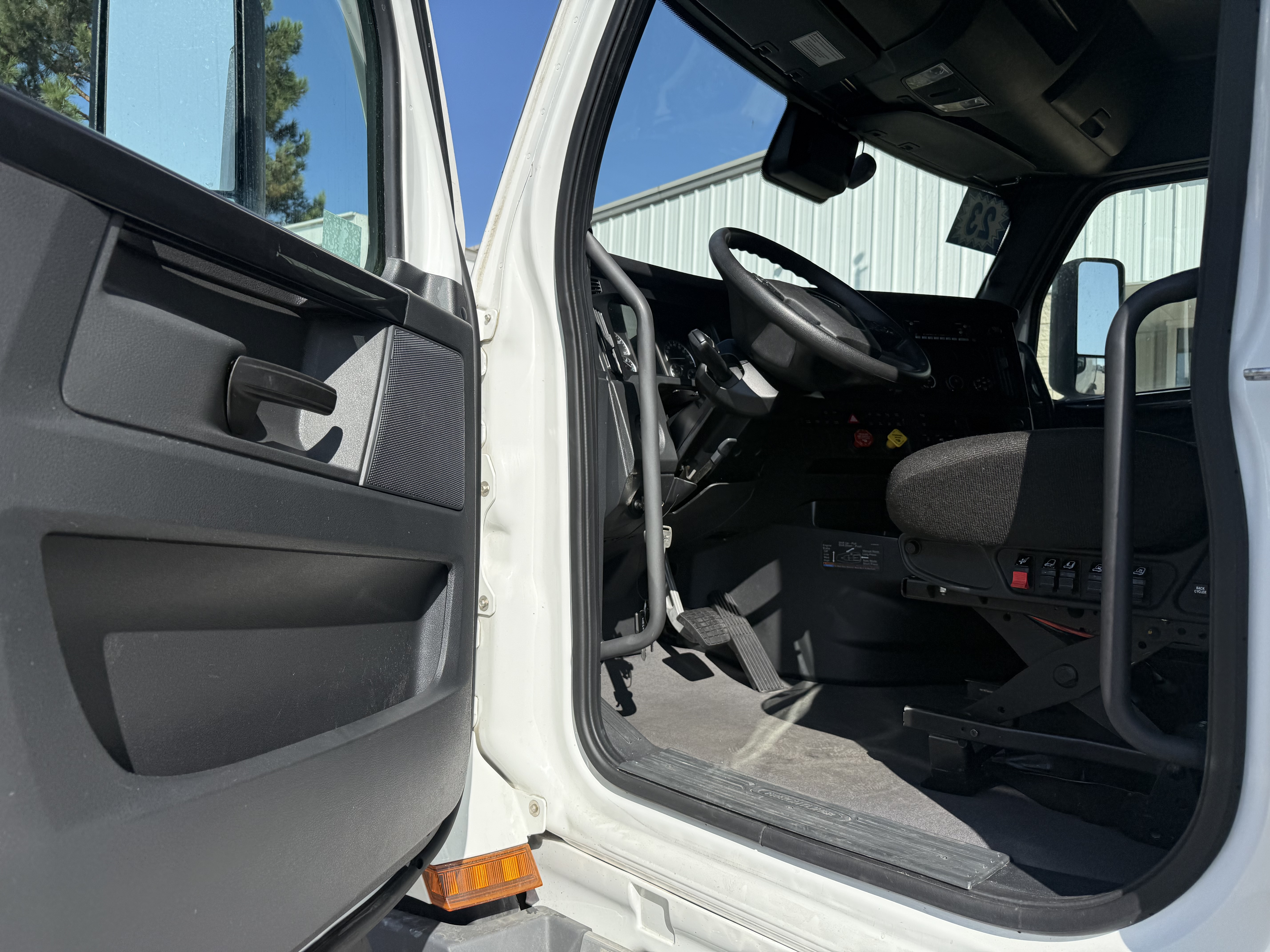 2023 FREIGHTLINER CASCADIA 126SLP - image 14