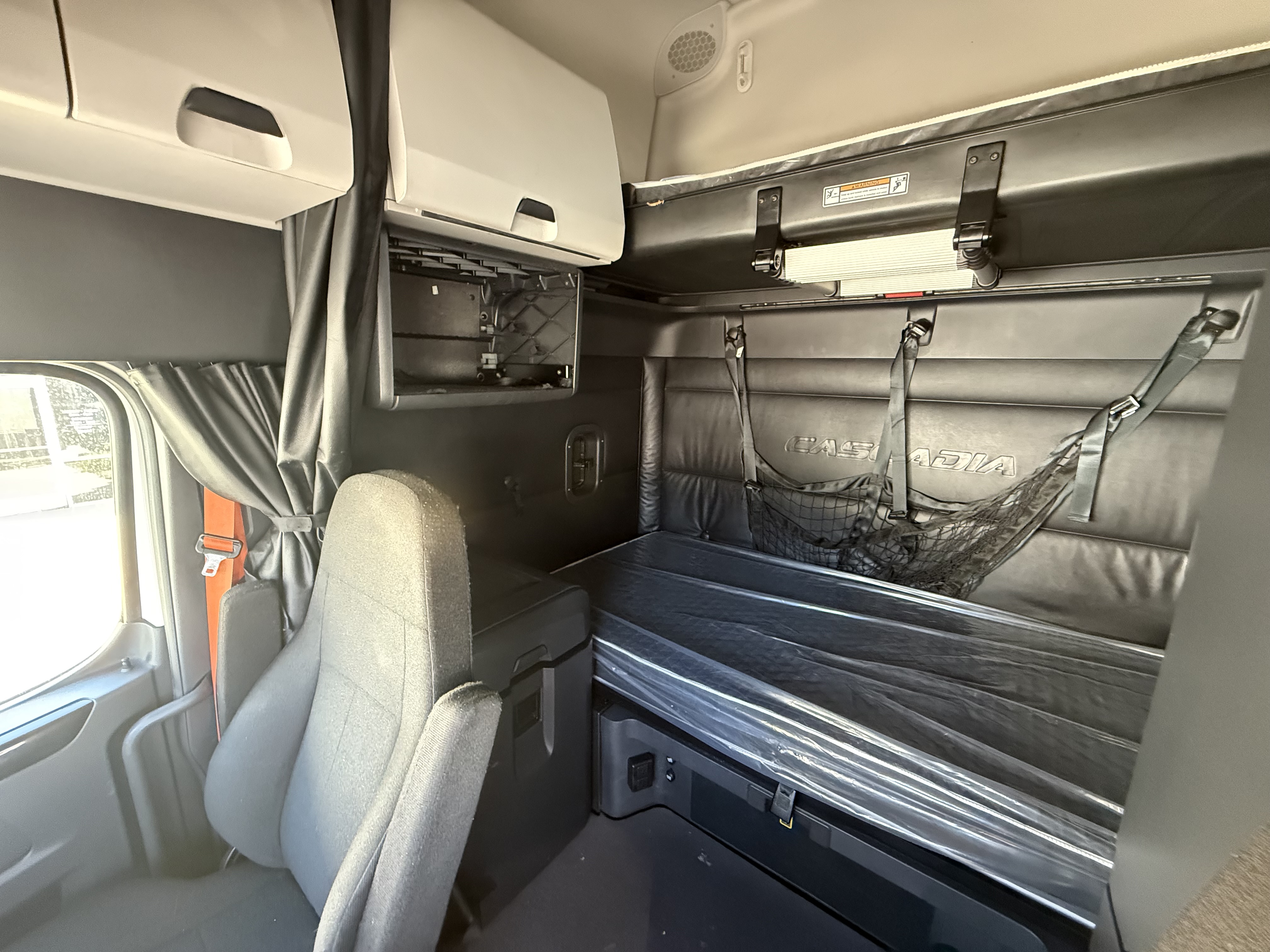 2023 FREIGHTLINER CASCADIA 126SLP - image 16