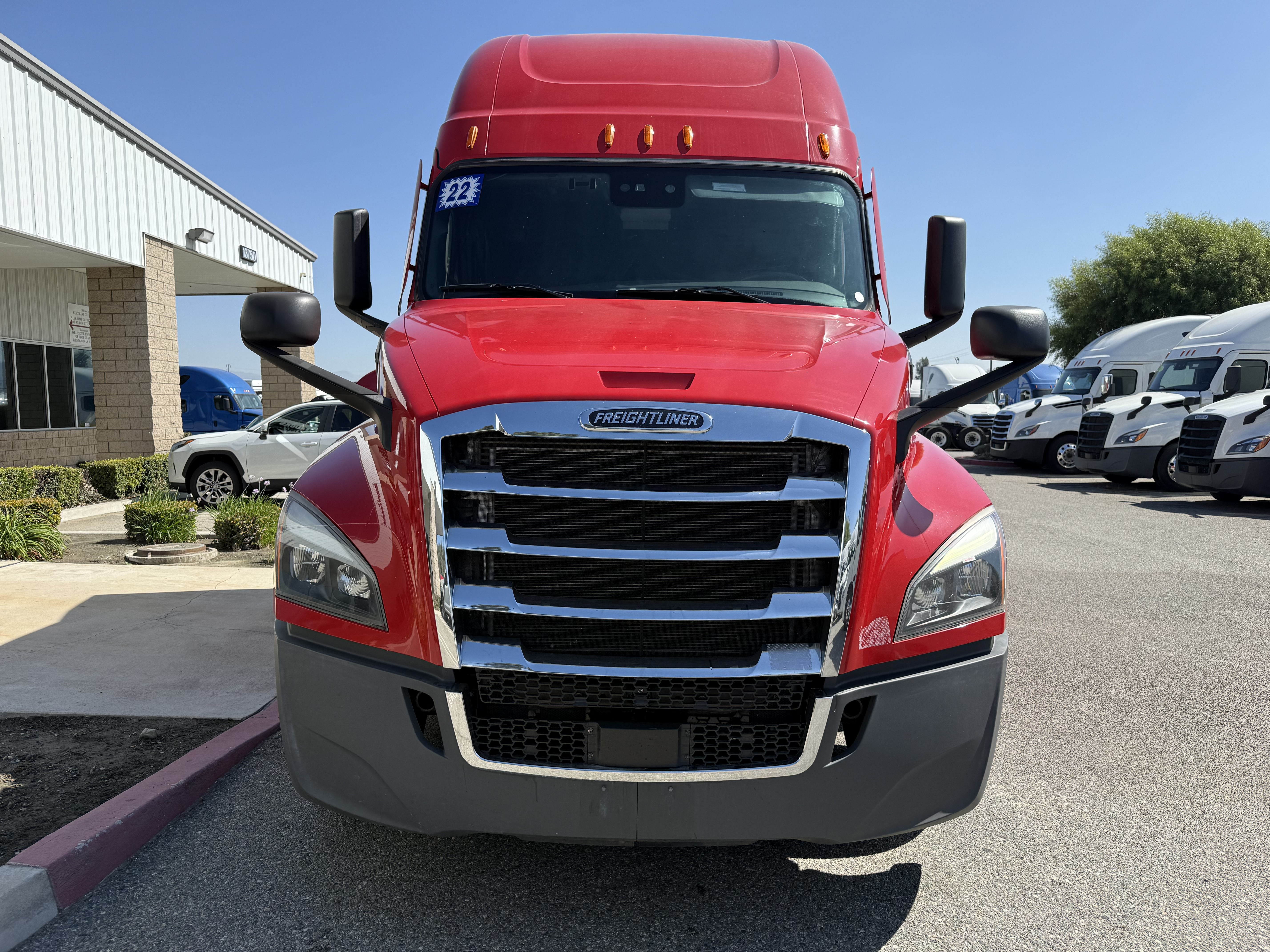 2022 FREIGHTLINER CASCADIA 126SLP - image 2