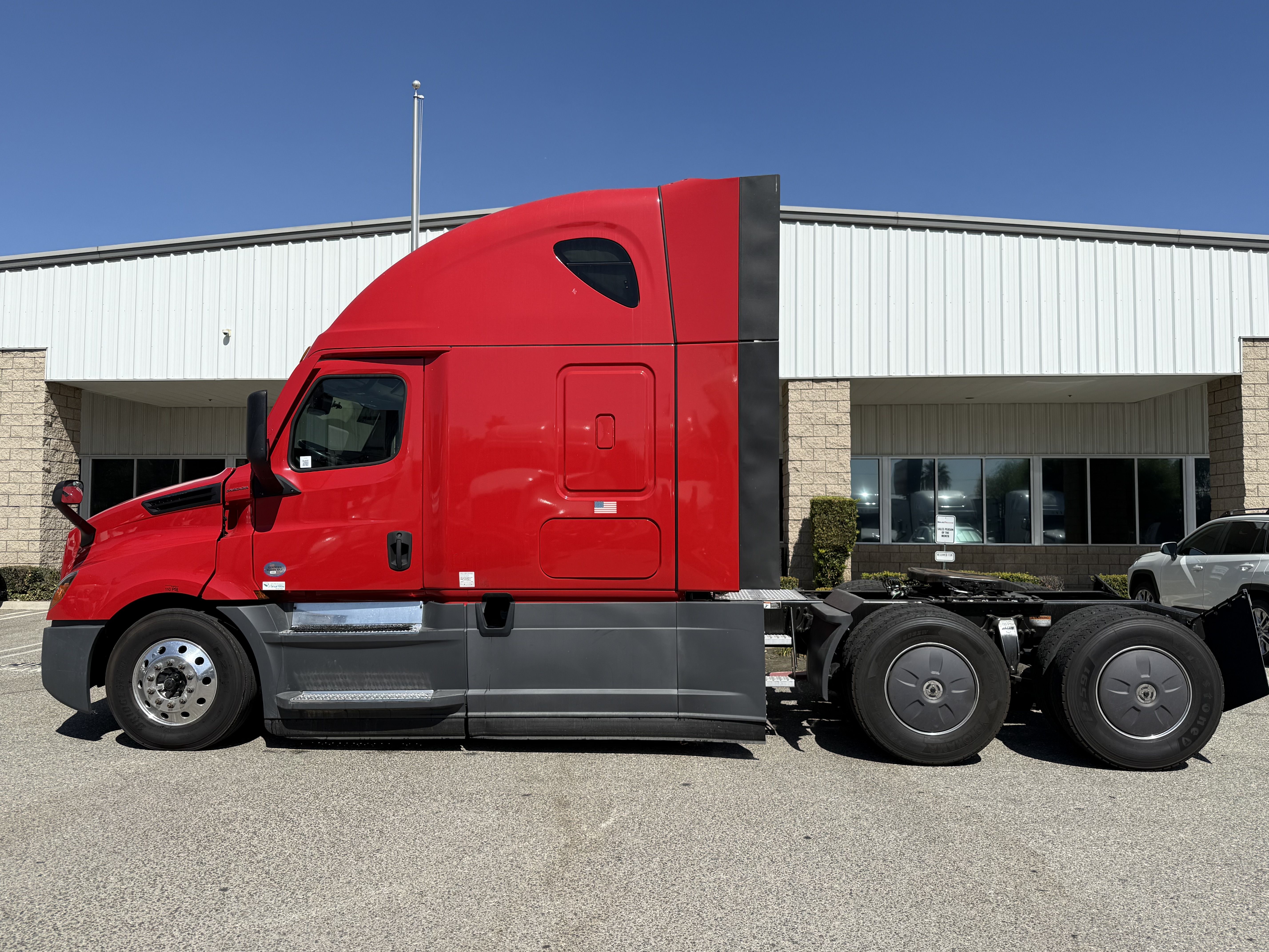 2022 FREIGHTLINER CASCADIA 126SLP - image 3
