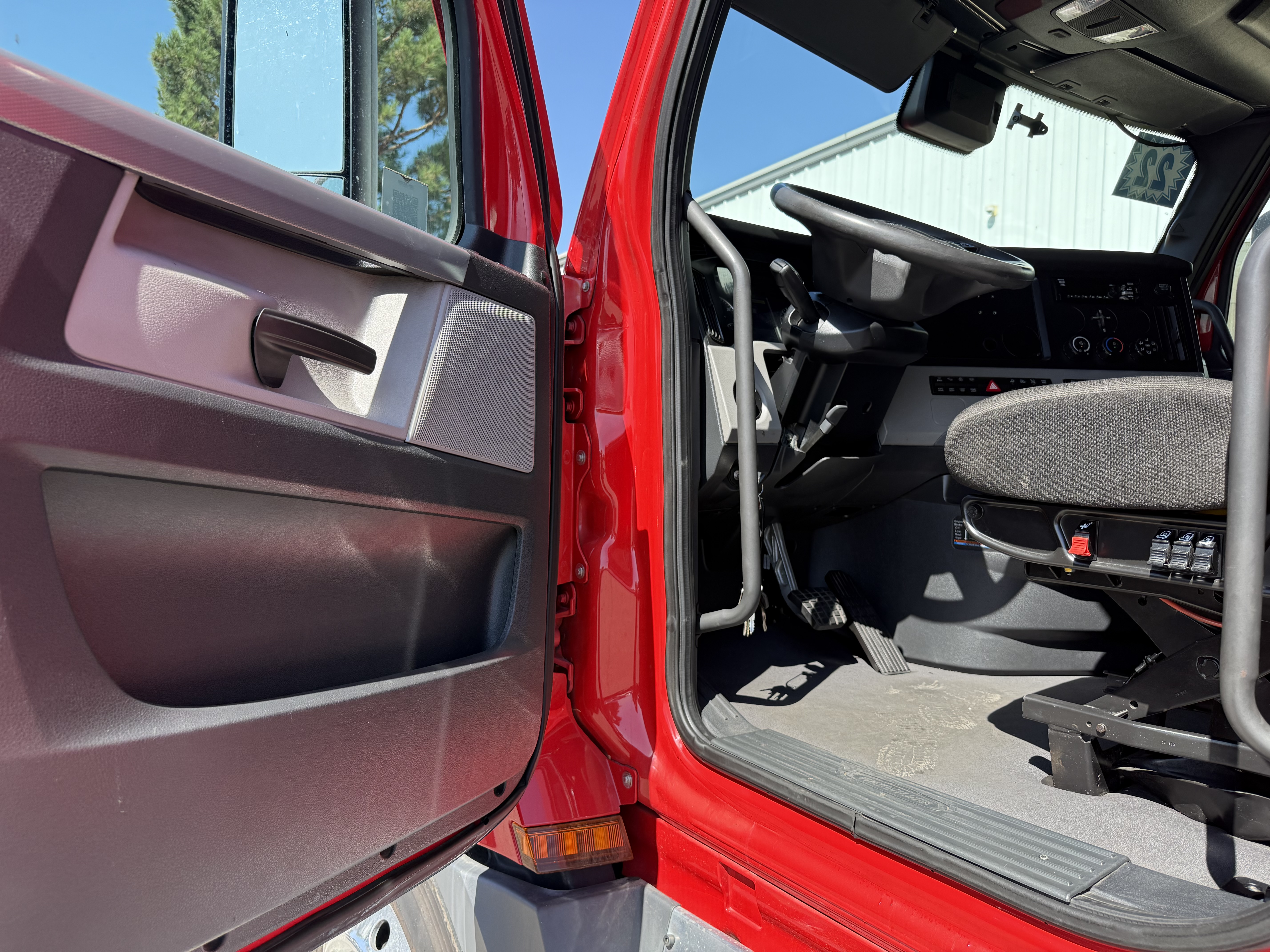 2022 FREIGHTLINER CASCADIA 126SLP - image 14