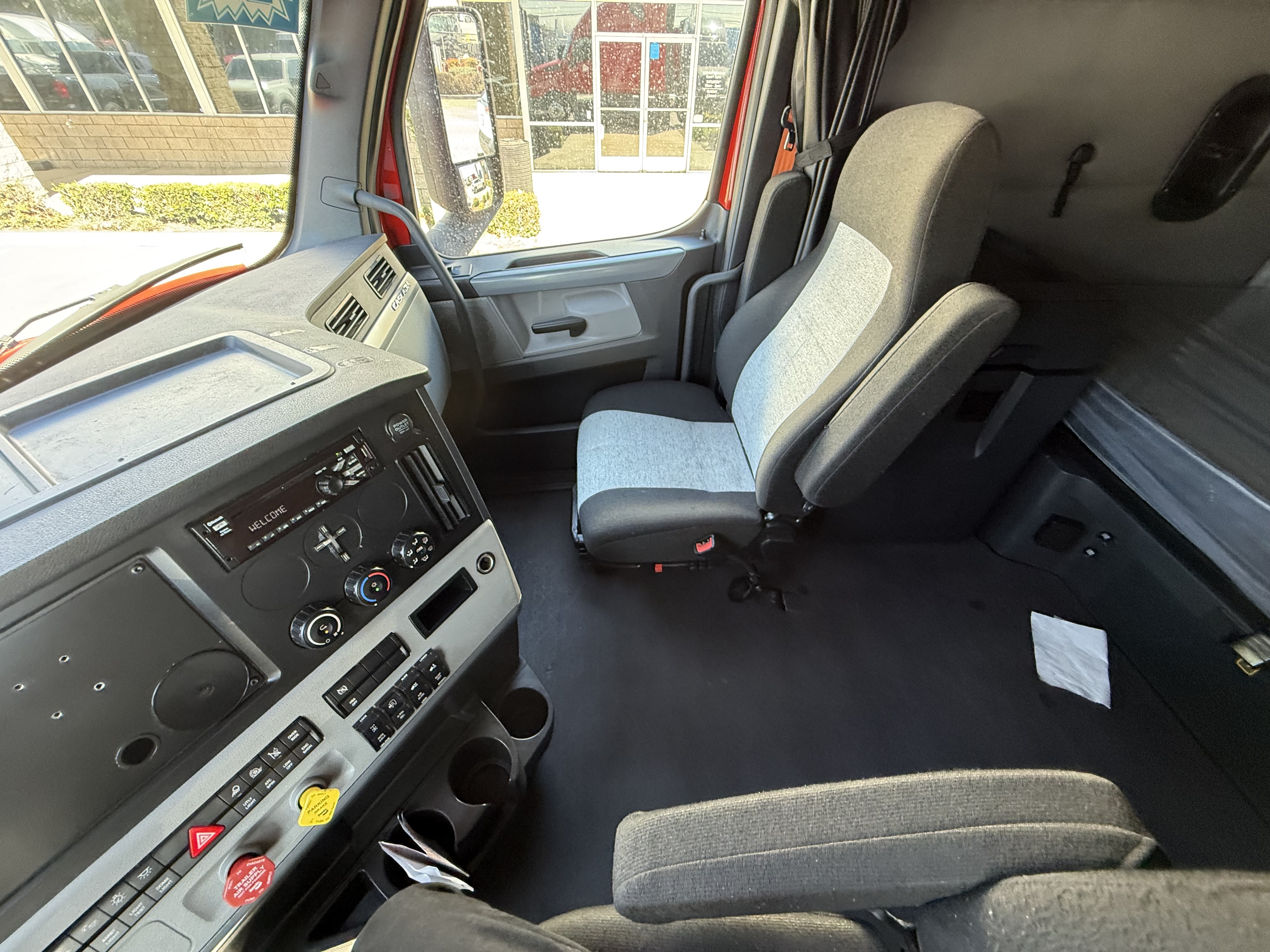 2022 FREIGHTLINER CASCADIA 126SLP - image 17
