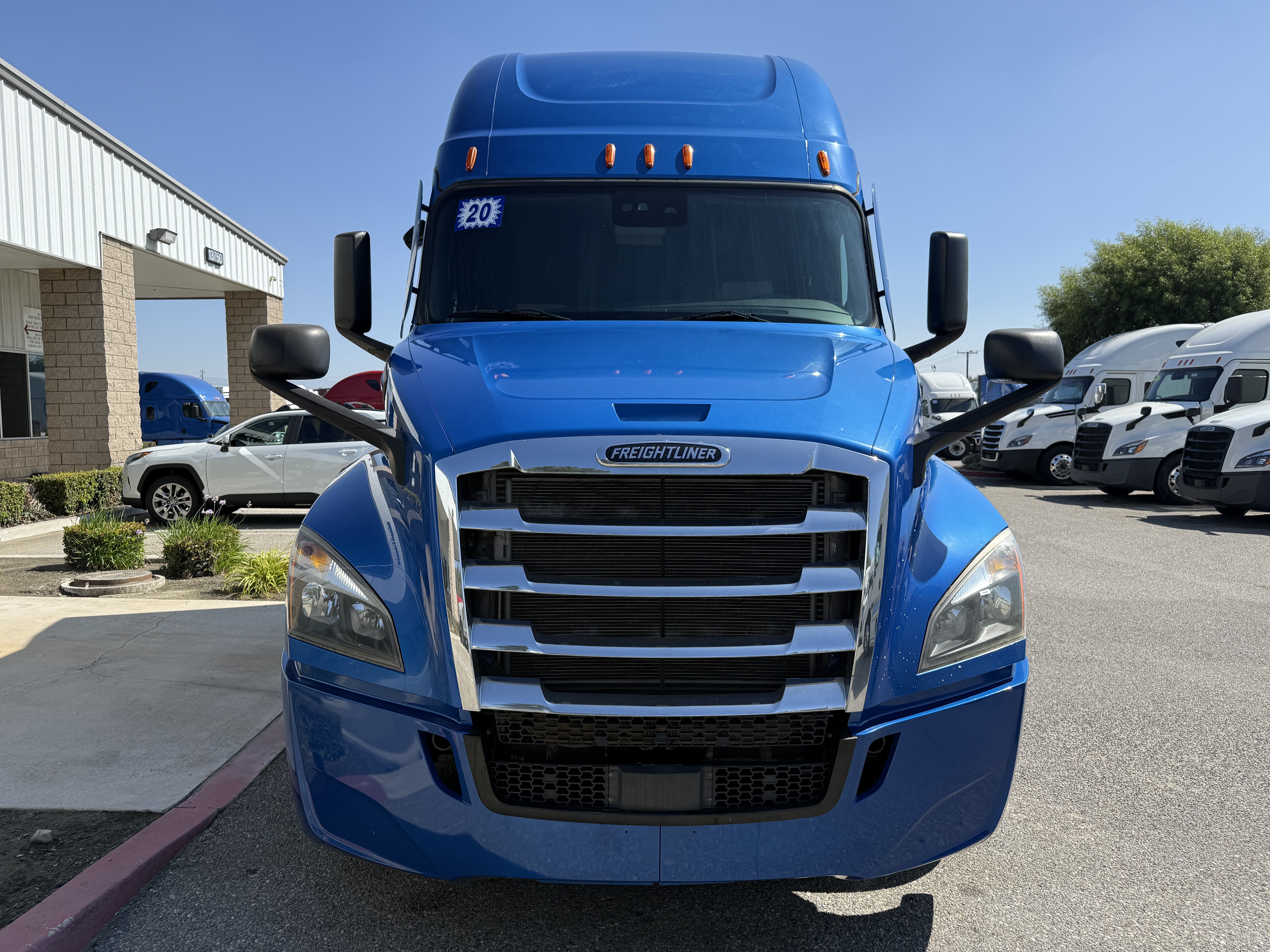 2020 FREIGHTLINER CASCADIA 126SLP - image 2