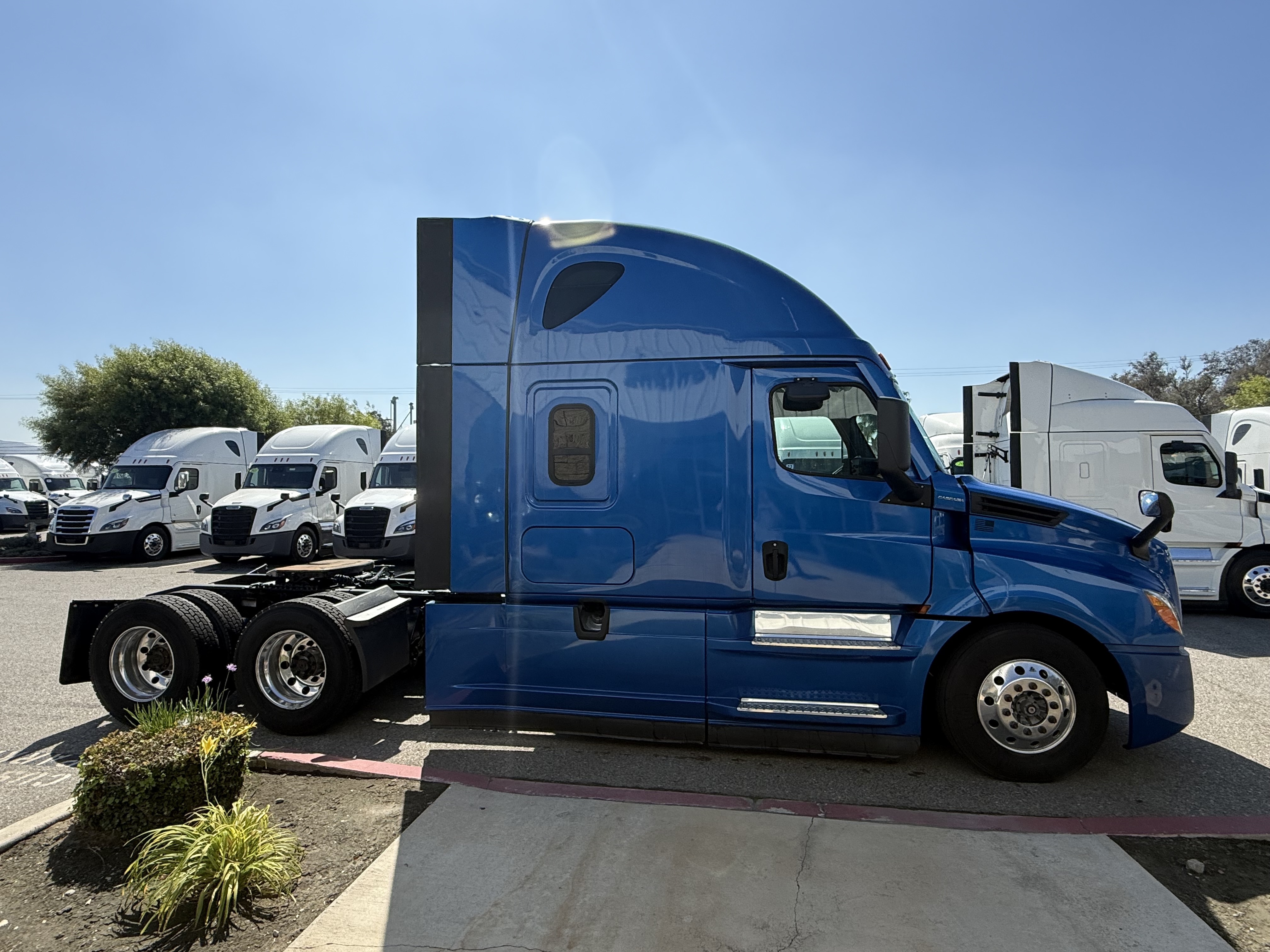 2020 FREIGHTLINER CASCADIA 126SLP - image 9