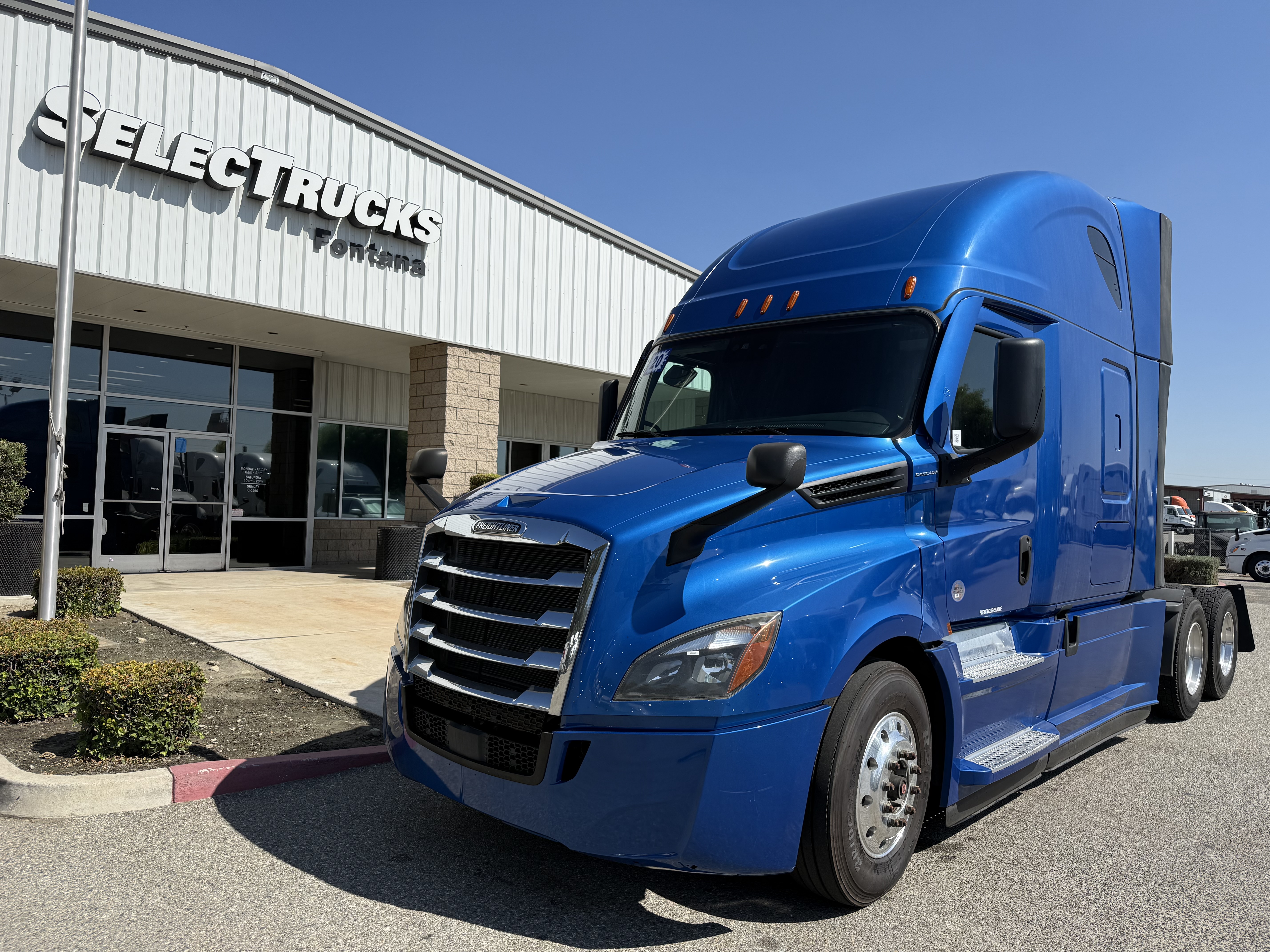 2020 FREIGHTLINER CASCADIA 126SLP - image 1