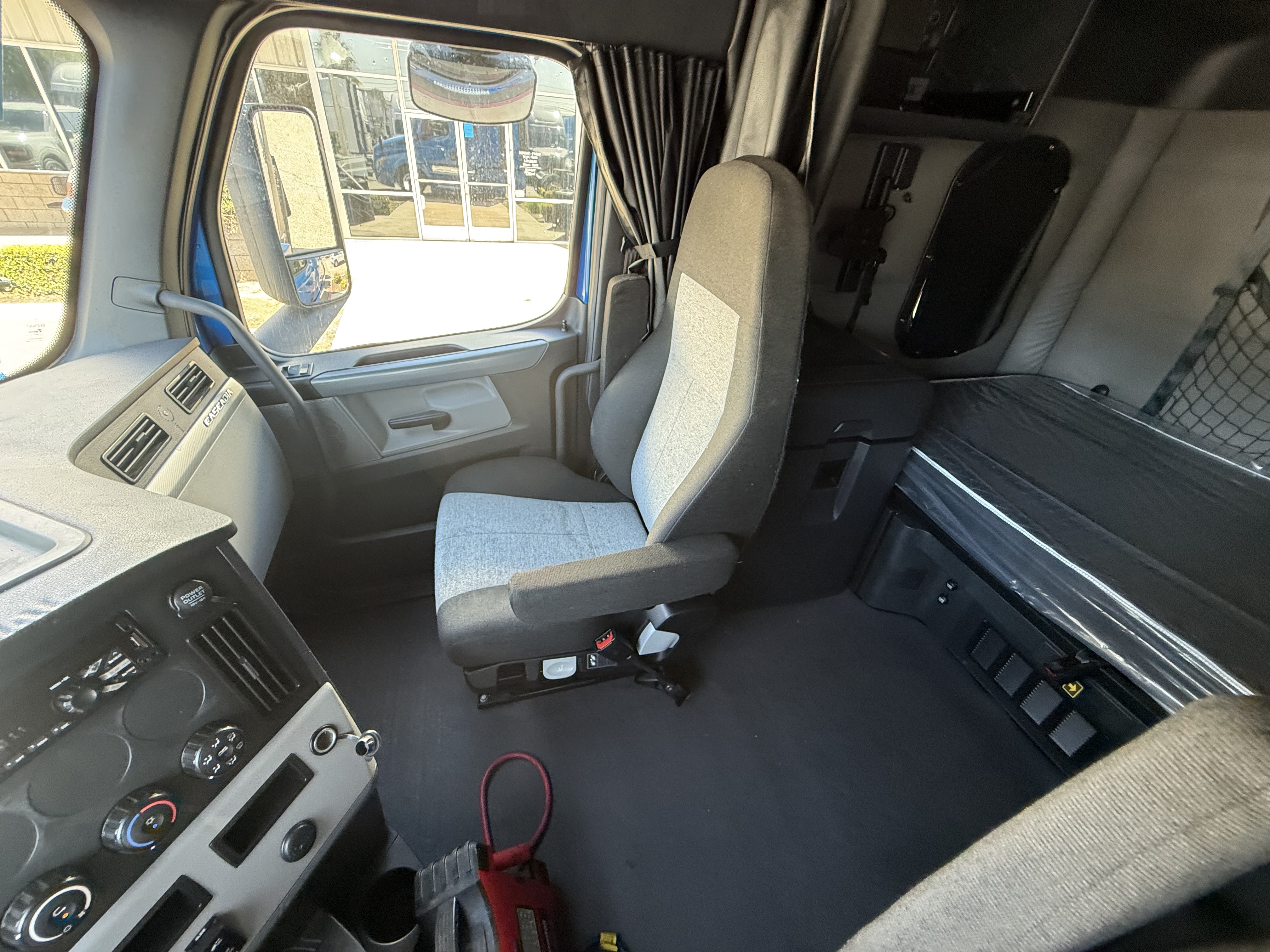 2020 FREIGHTLINER CASCADIA 126SLP - image 17