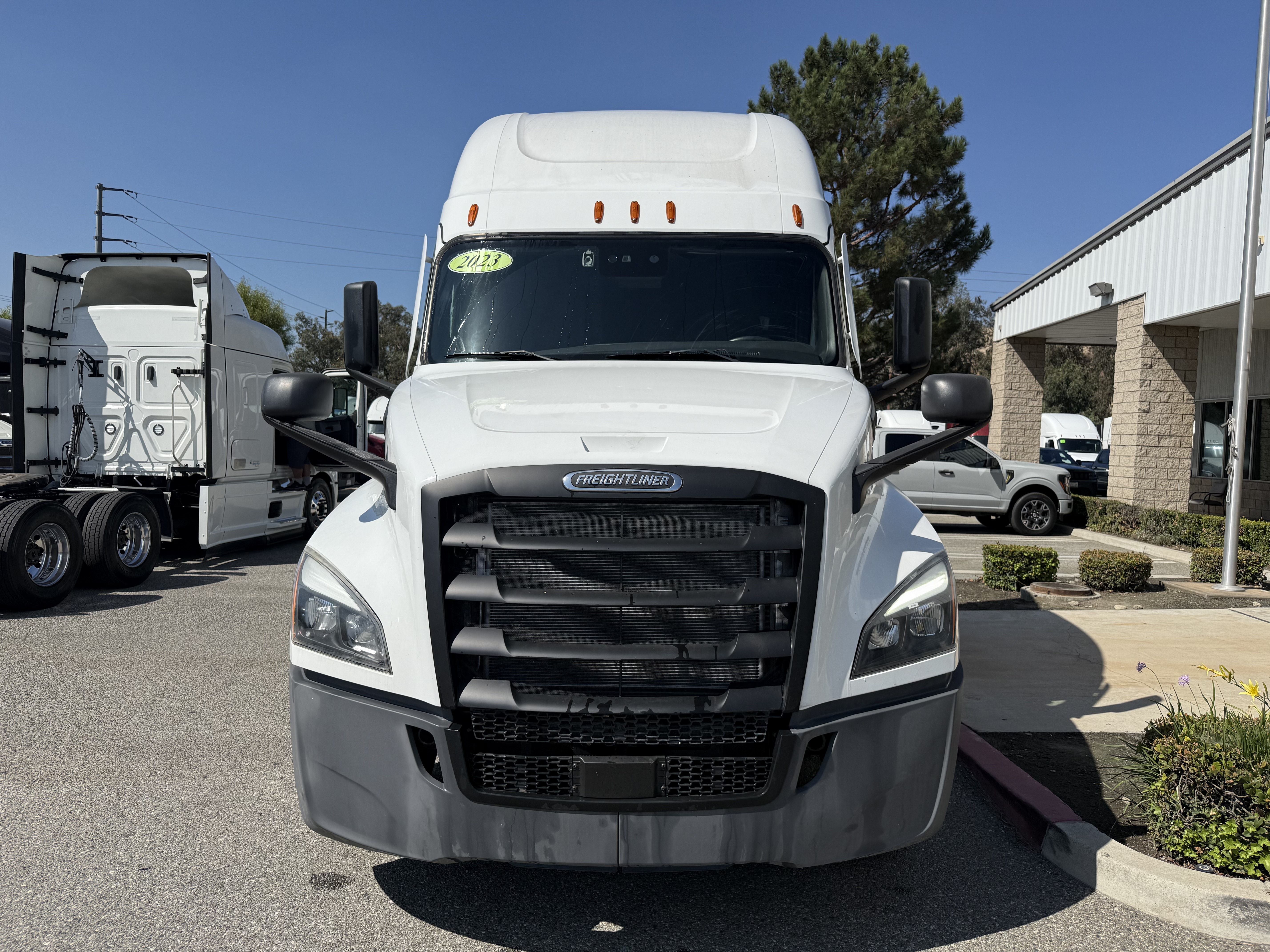 2023 FREIGHTLINER CASCADIA 126SLP - image 2