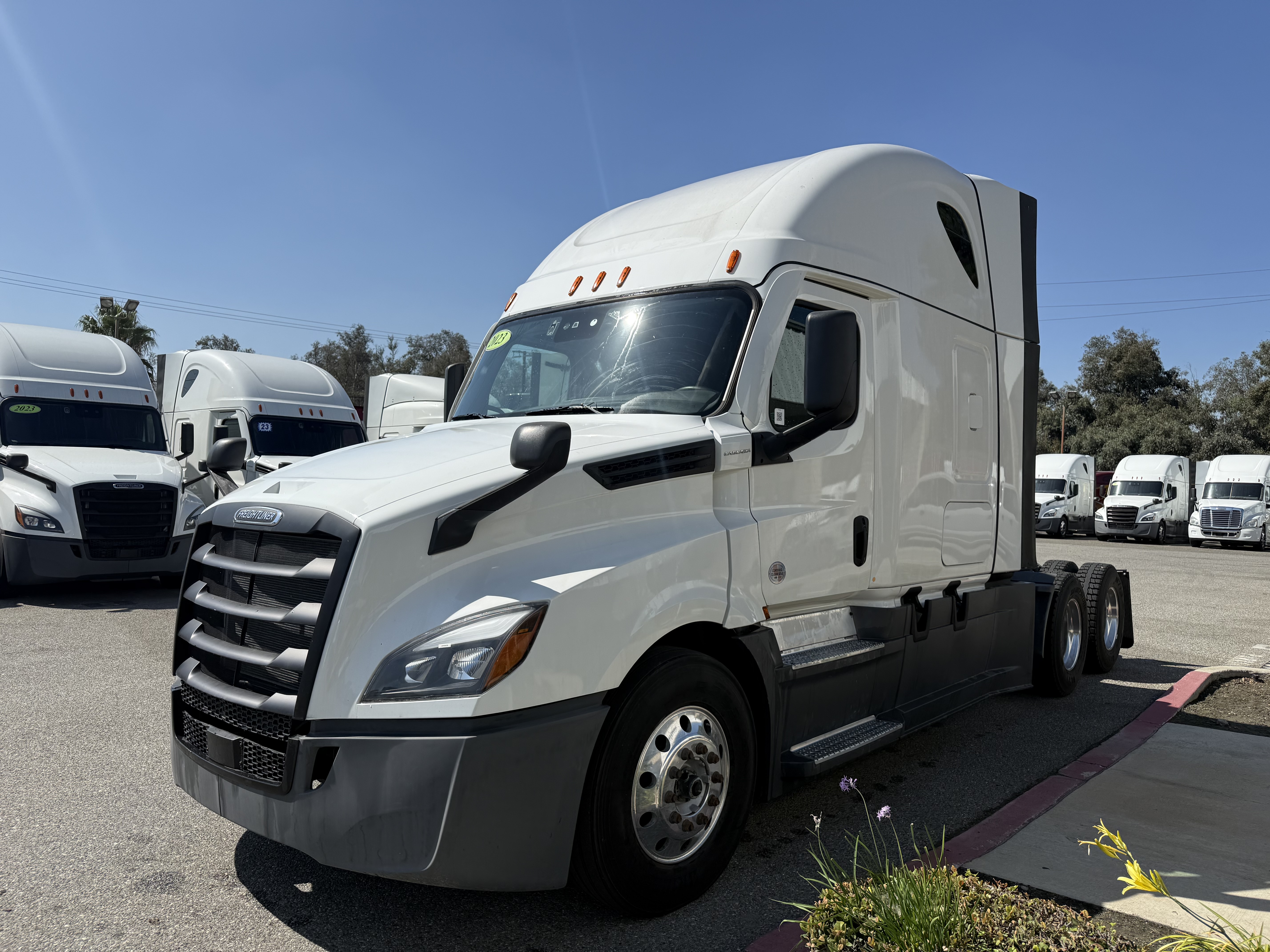 2023 FREIGHTLINER CASCADIA 126SLP - image 1