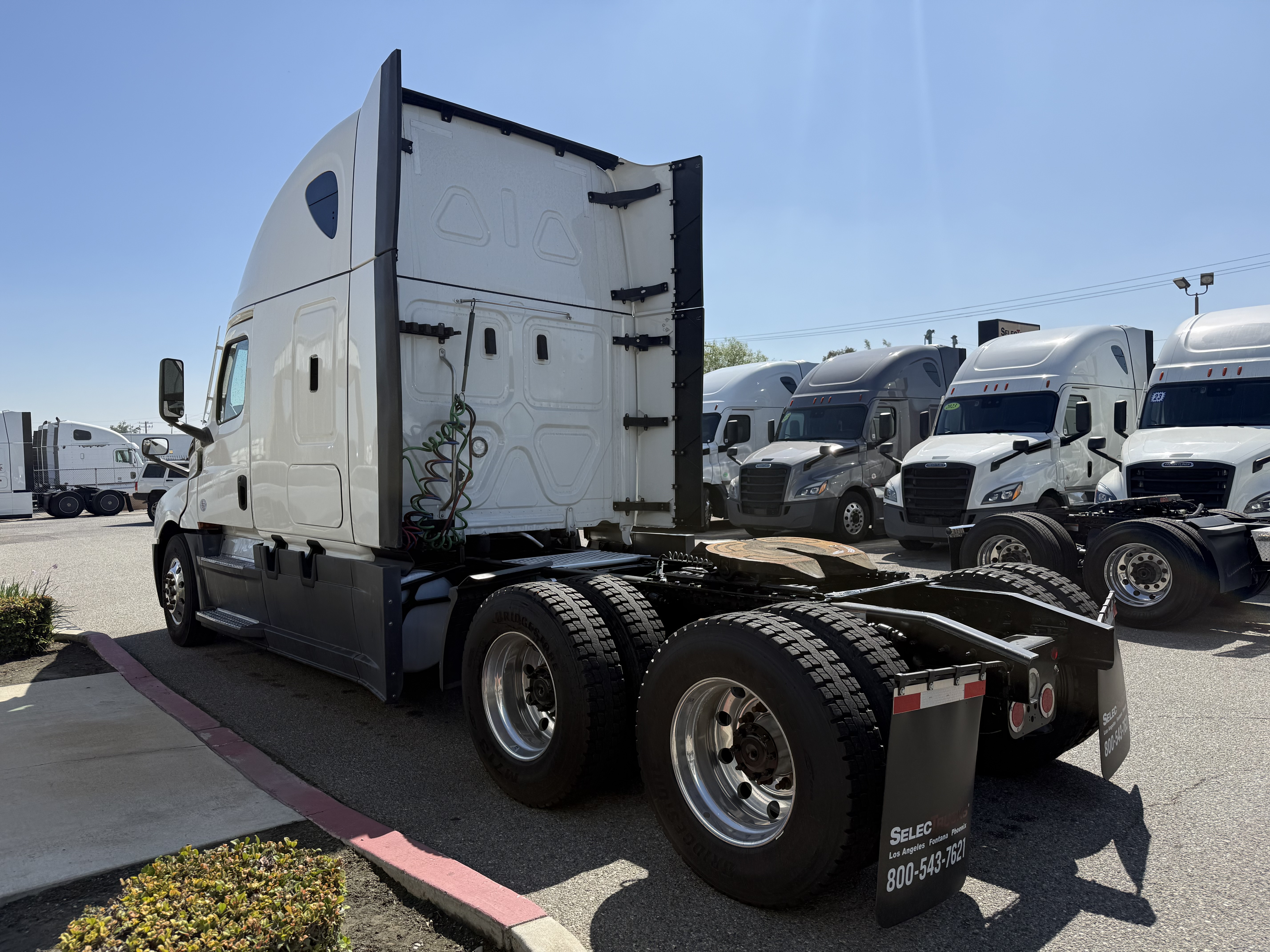 2023 FREIGHTLINER CASCADIA 126SLP - image 4