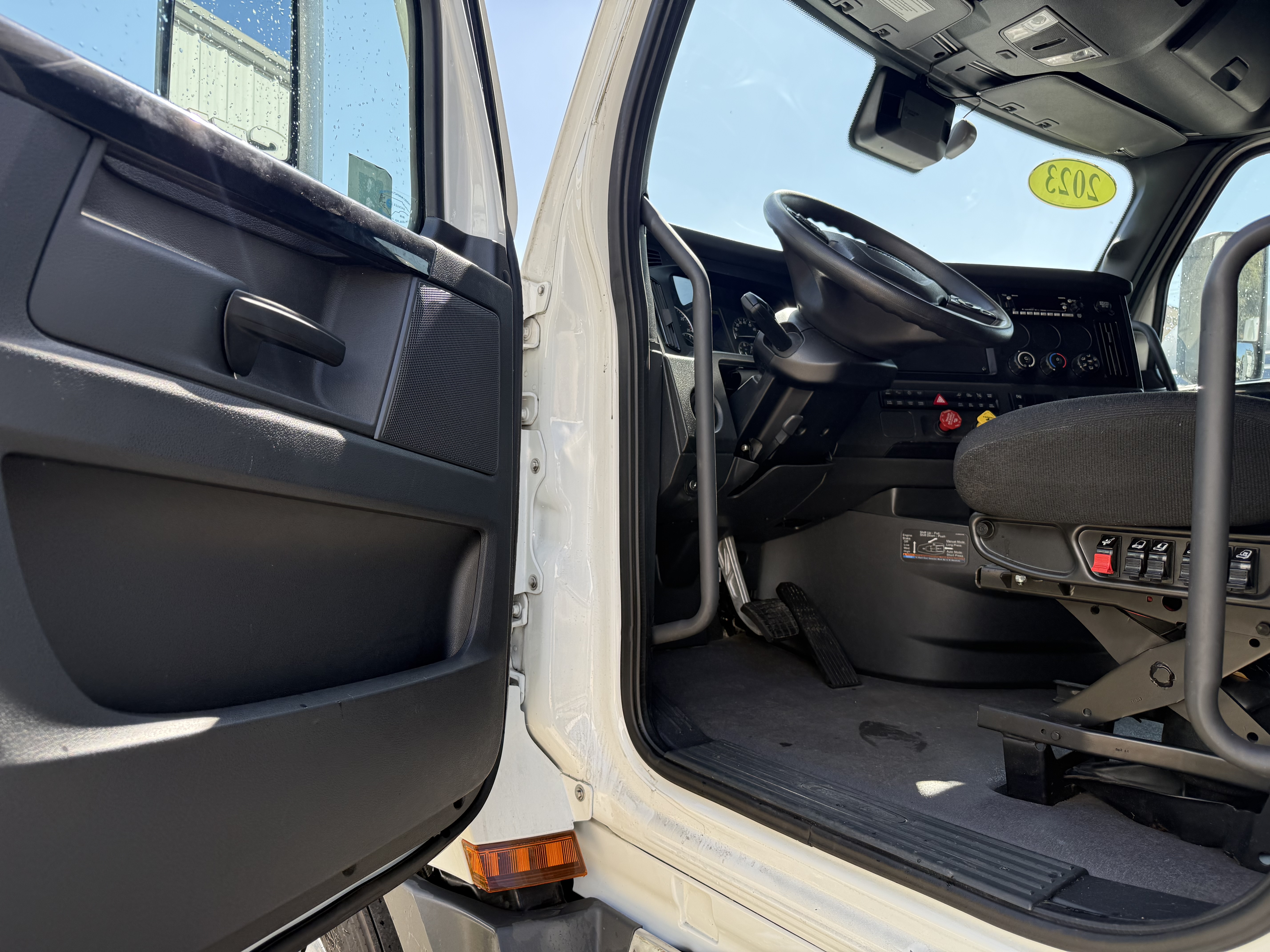 2023 FREIGHTLINER CASCADIA 126SLP - image 17