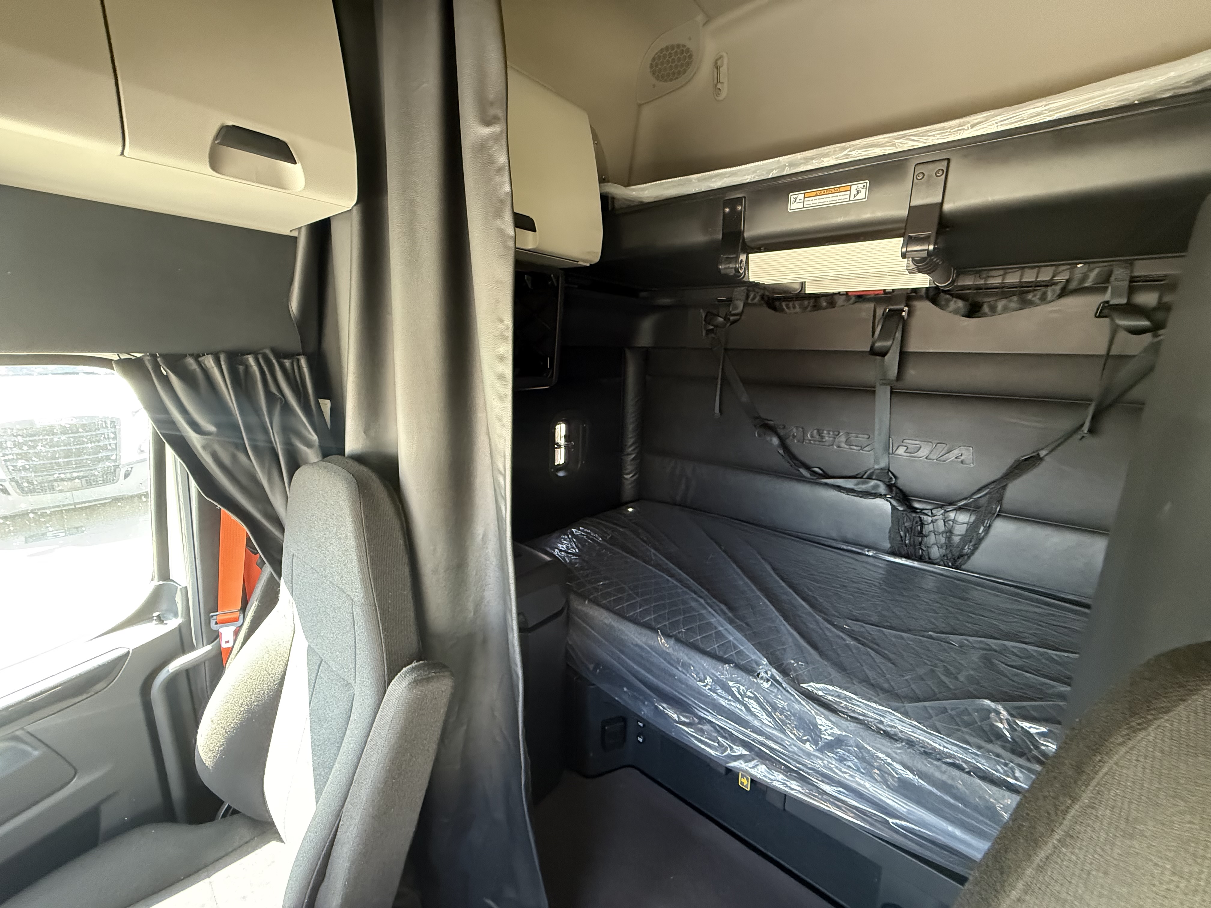 2023 FREIGHTLINER CASCADIA 126SLP - image 20