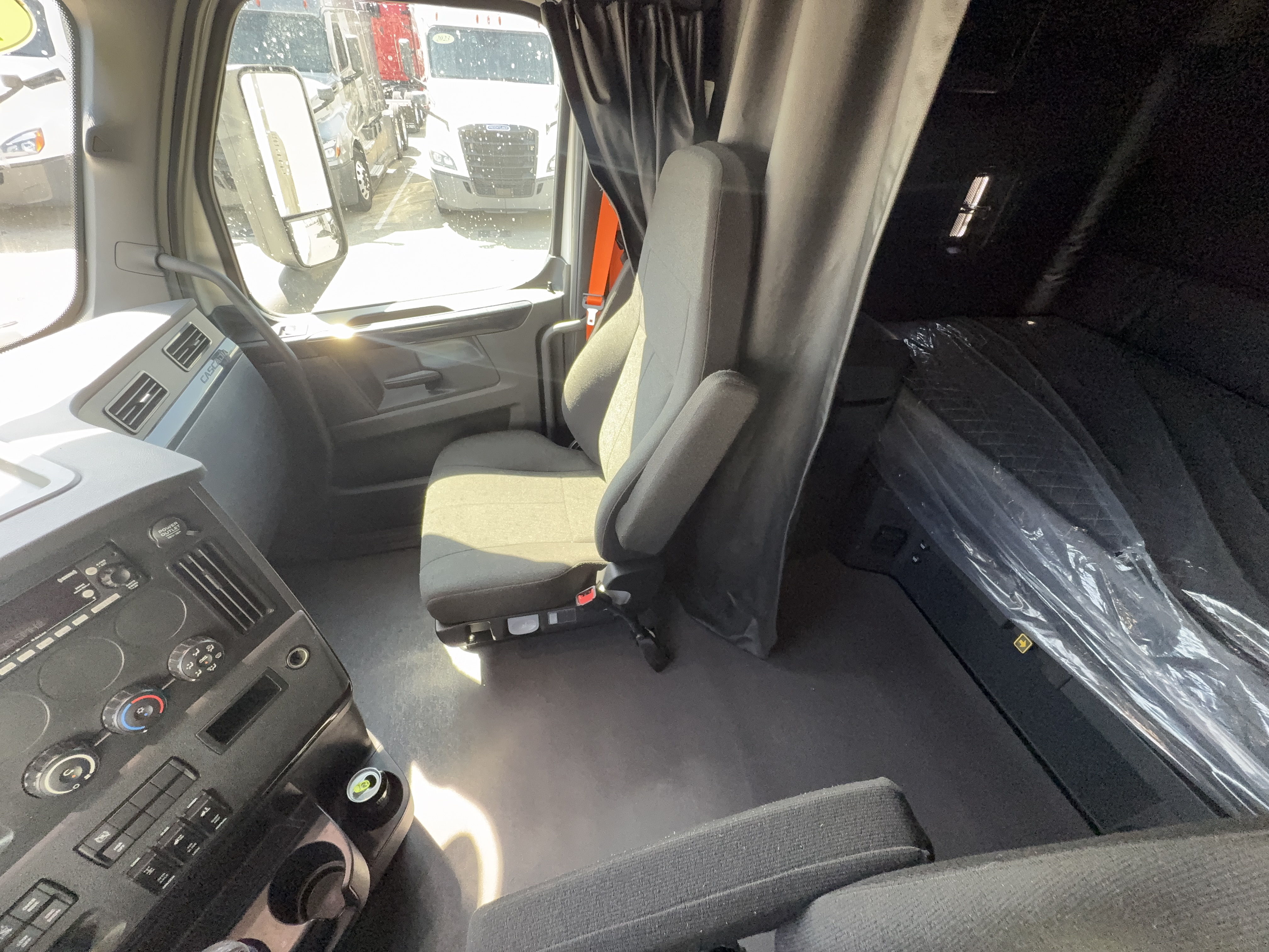 2023 FREIGHTLINER CASCADIA 126SLP - image 21