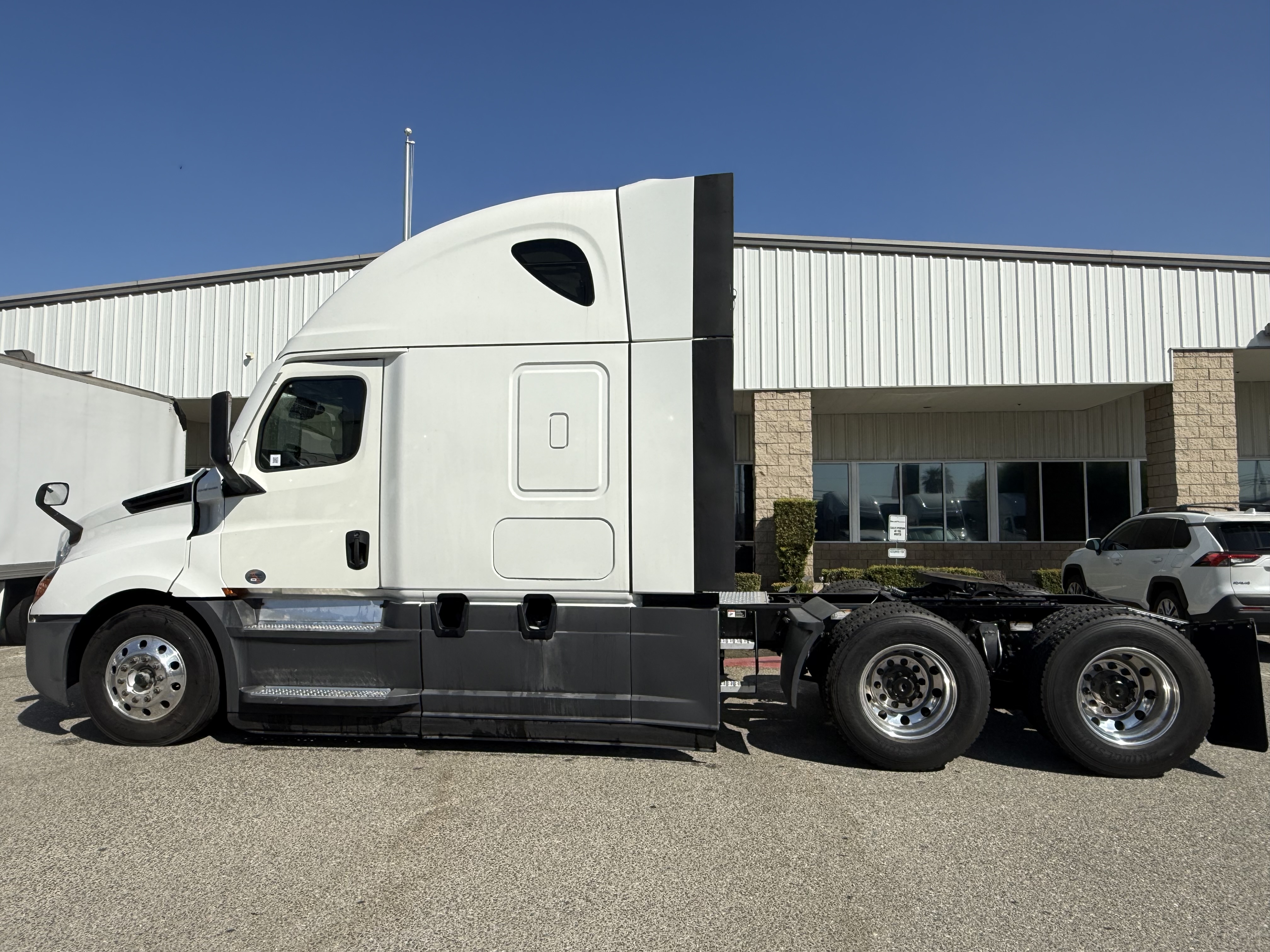 2023 FREIGHTLINER CASCADIA 126SLP - image 3