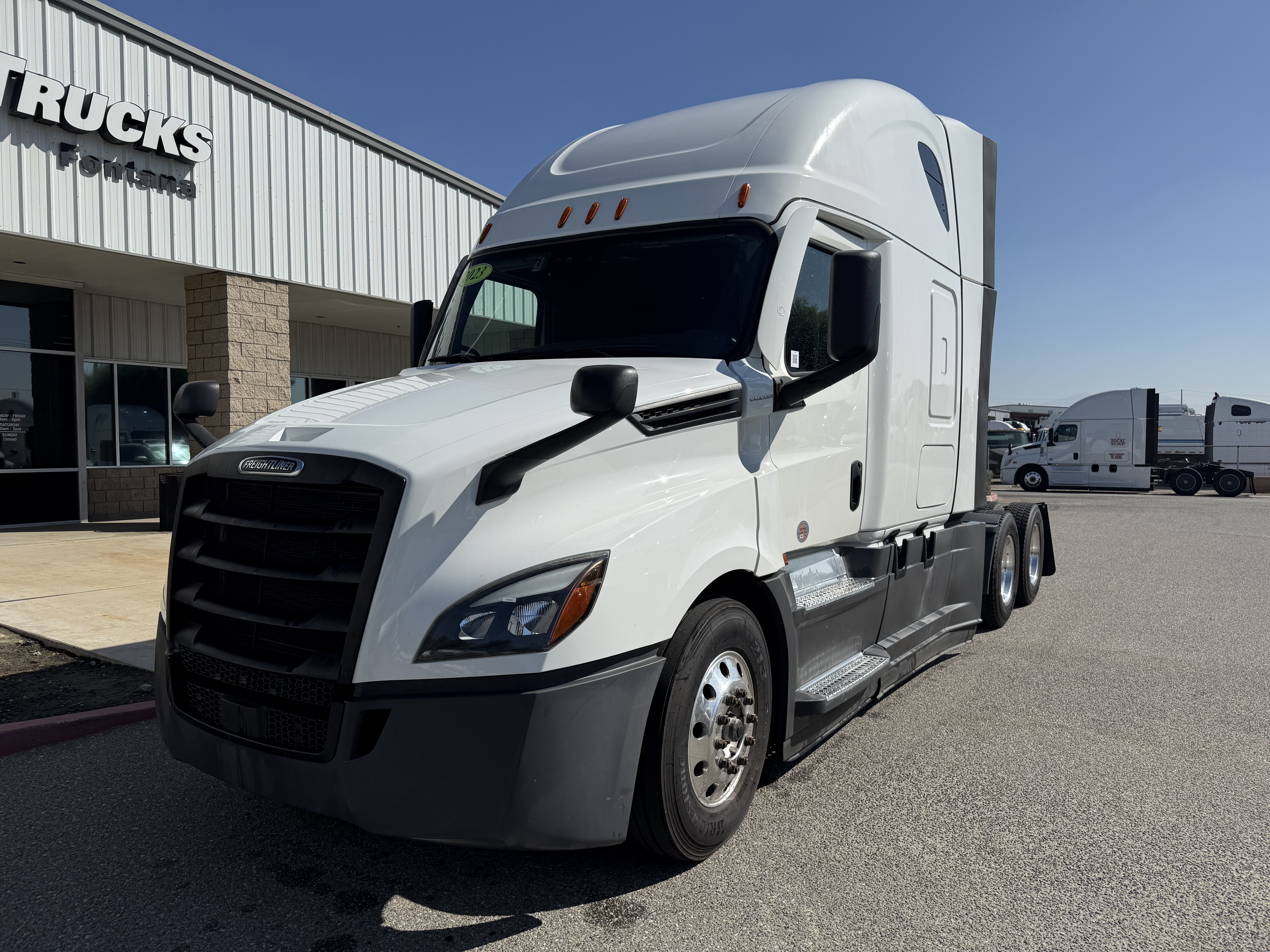 2023 FREIGHTLINER CASCADIA 126SLP - image 1