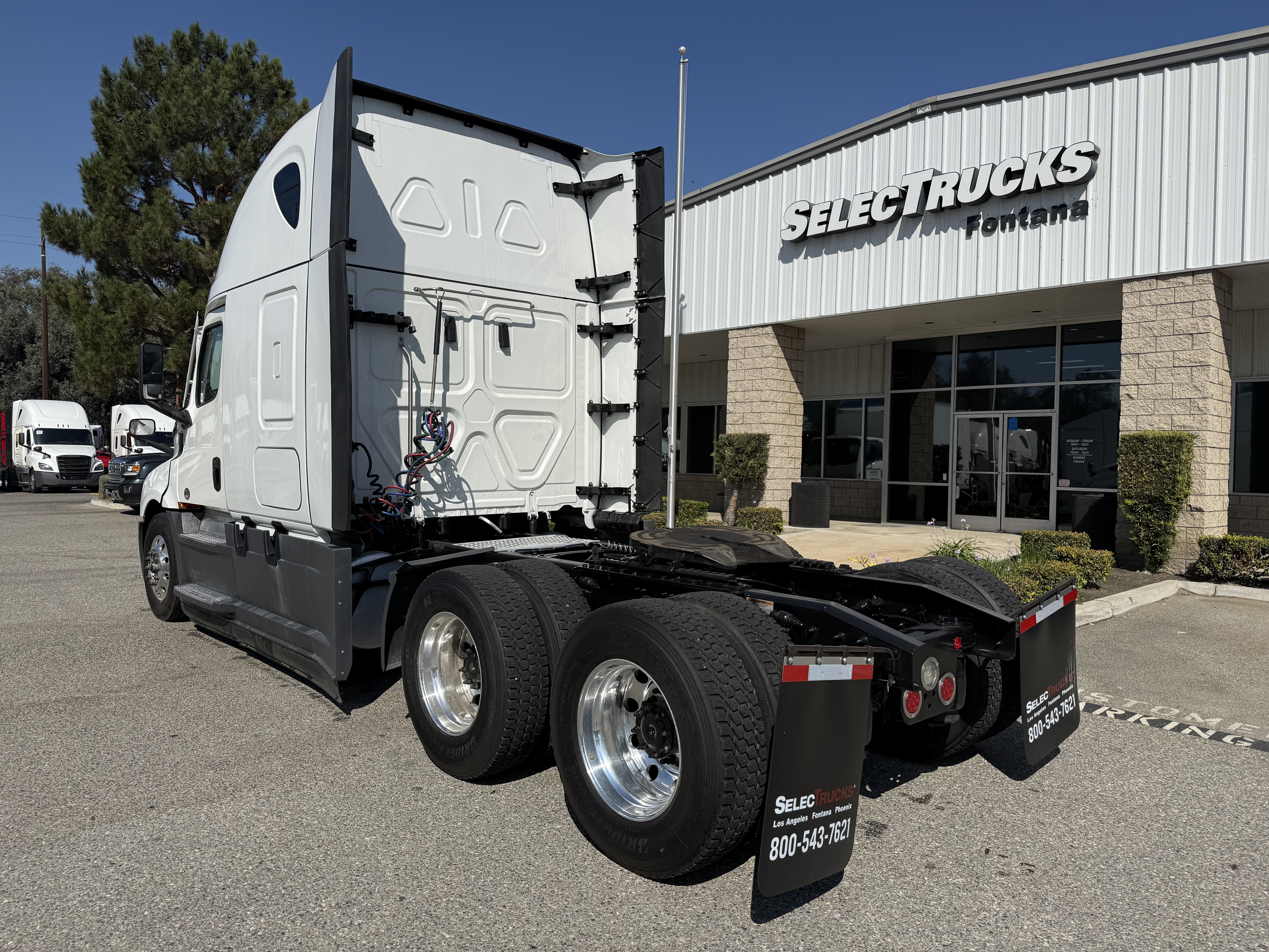 2023 FREIGHTLINER CASCADIA 126SLP - image 4