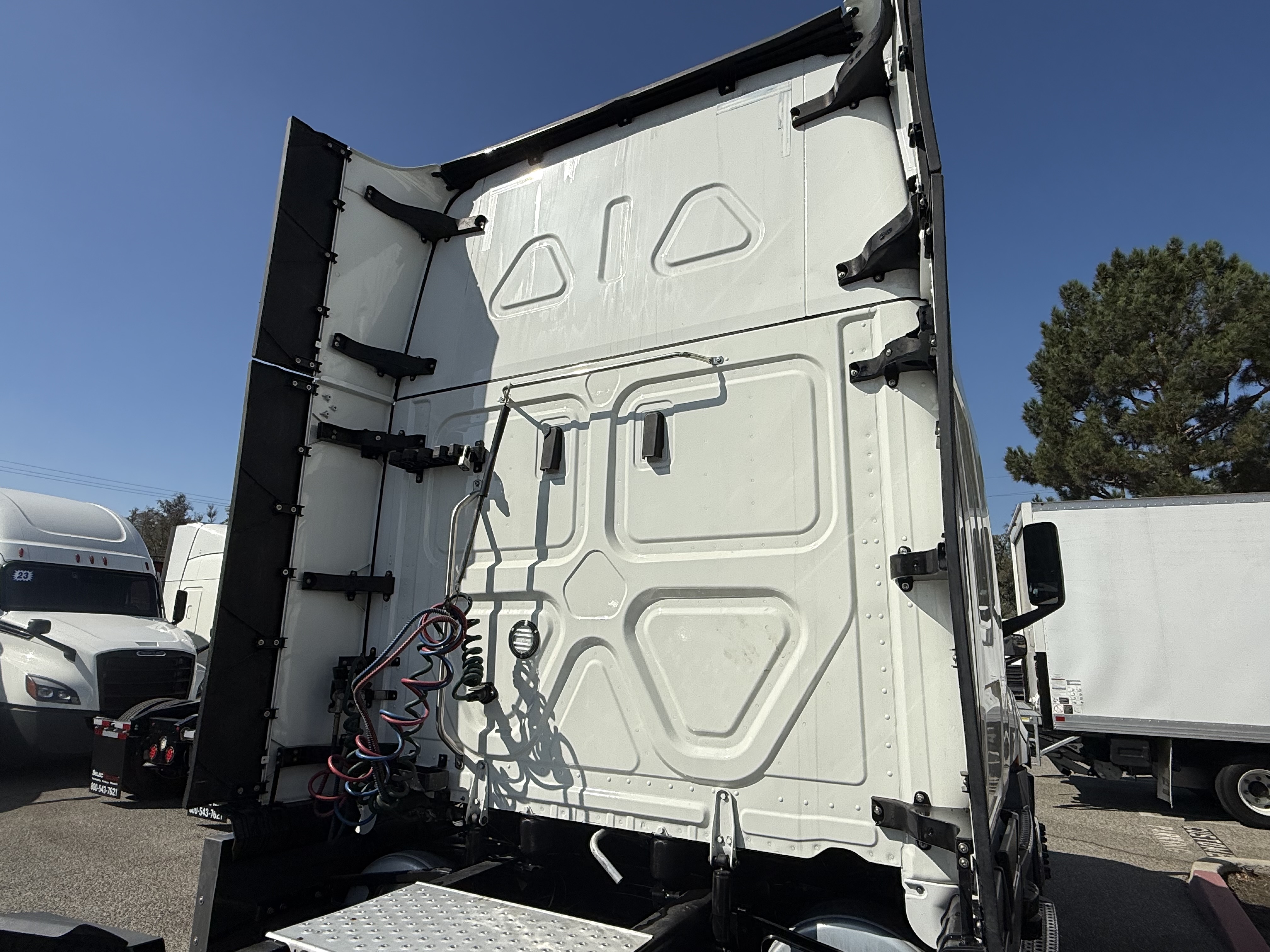 2023 FREIGHTLINER CASCADIA 126SLP - image 8