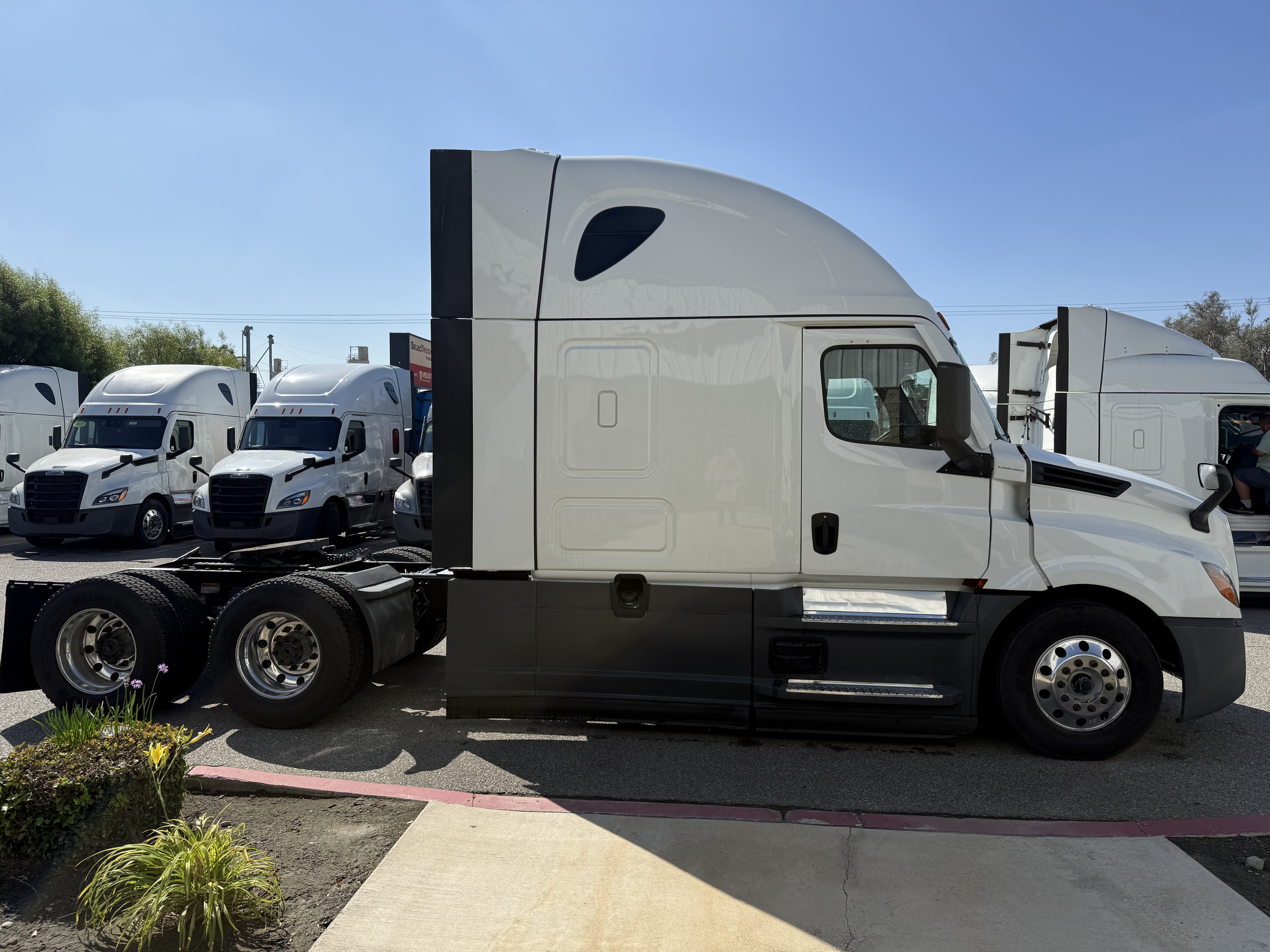 2023 FREIGHTLINER CASCADIA 126SLP - image 9