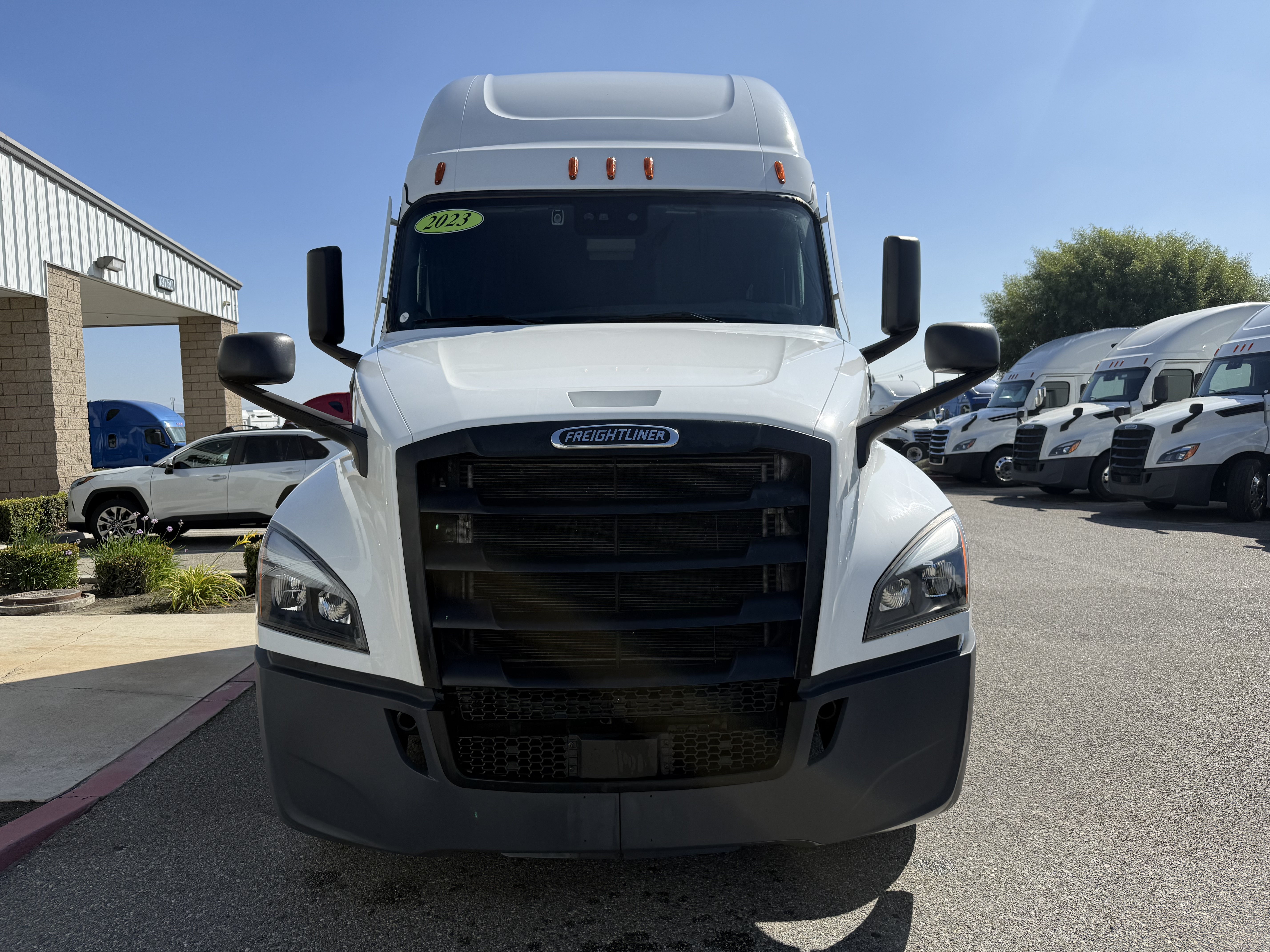 2023 FREIGHTLINER CASCADIA 126SLP - image 2