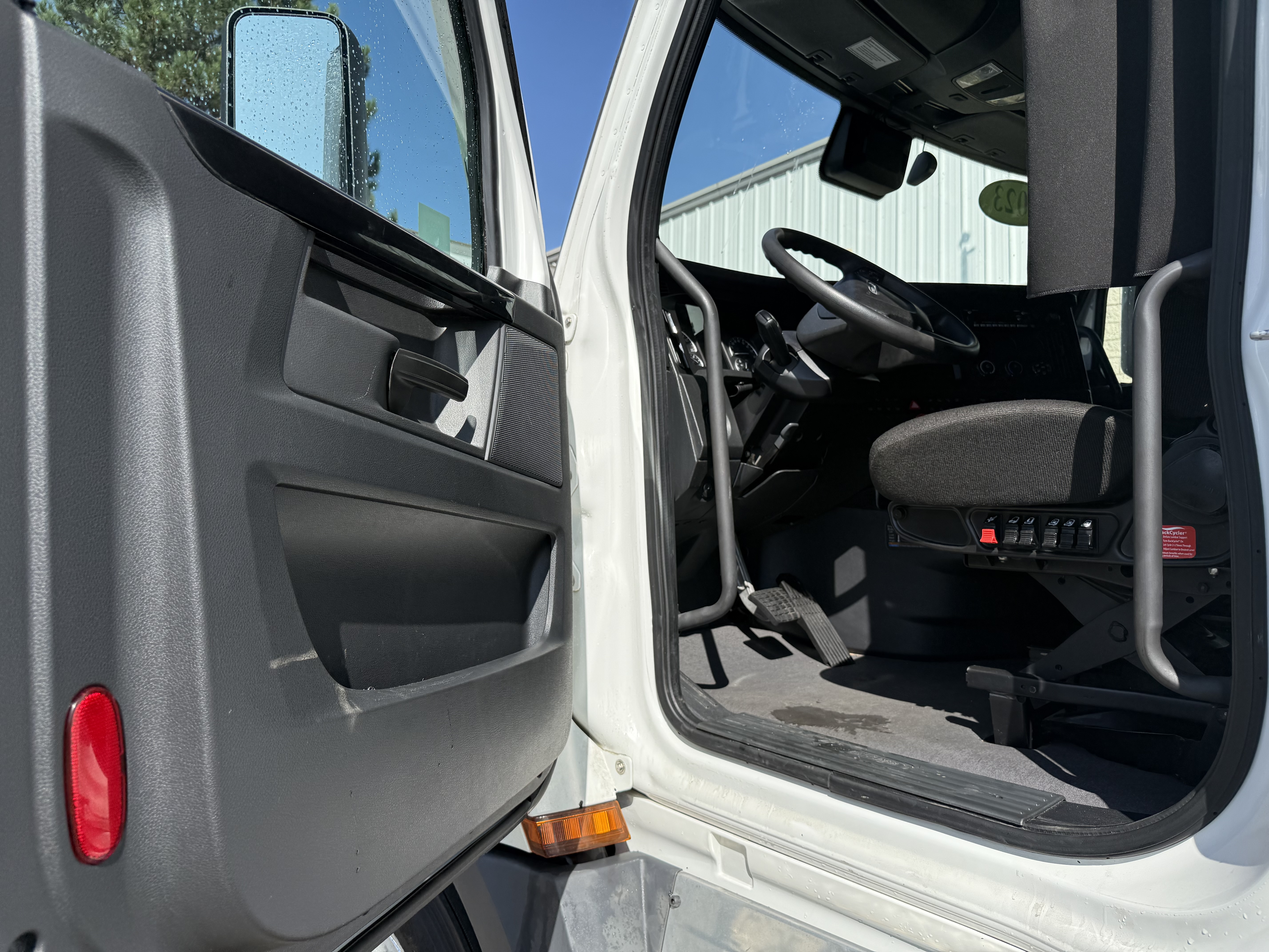 2023 FREIGHTLINER CASCADIA 126SLP - image 20