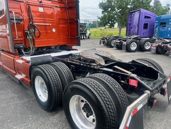 VOLVO VNL64T760 2024