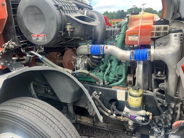 VOLVO VNL64T760 2024