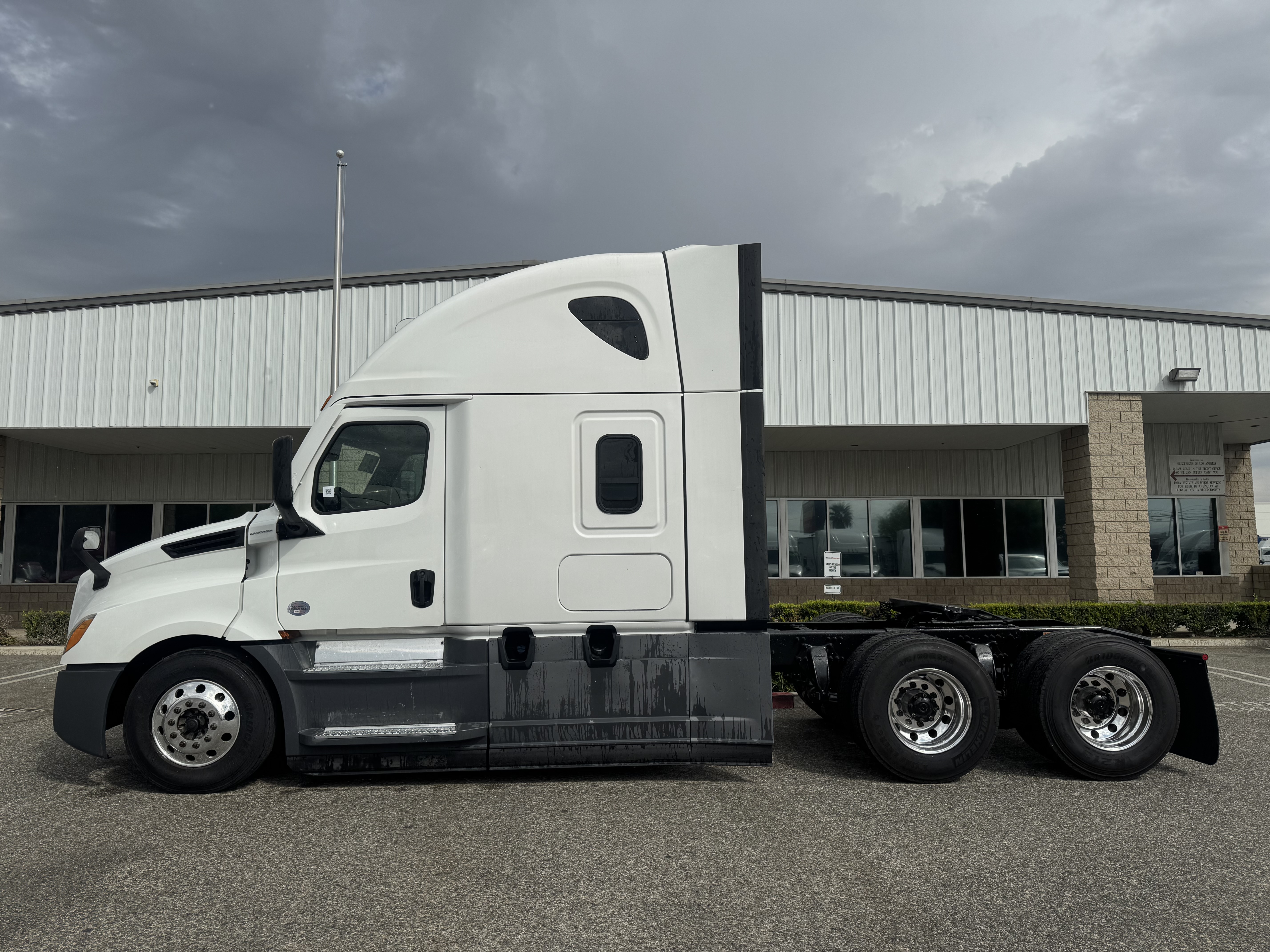 2021 FREIGHTLINER CASCADIA 126SLP - image 3