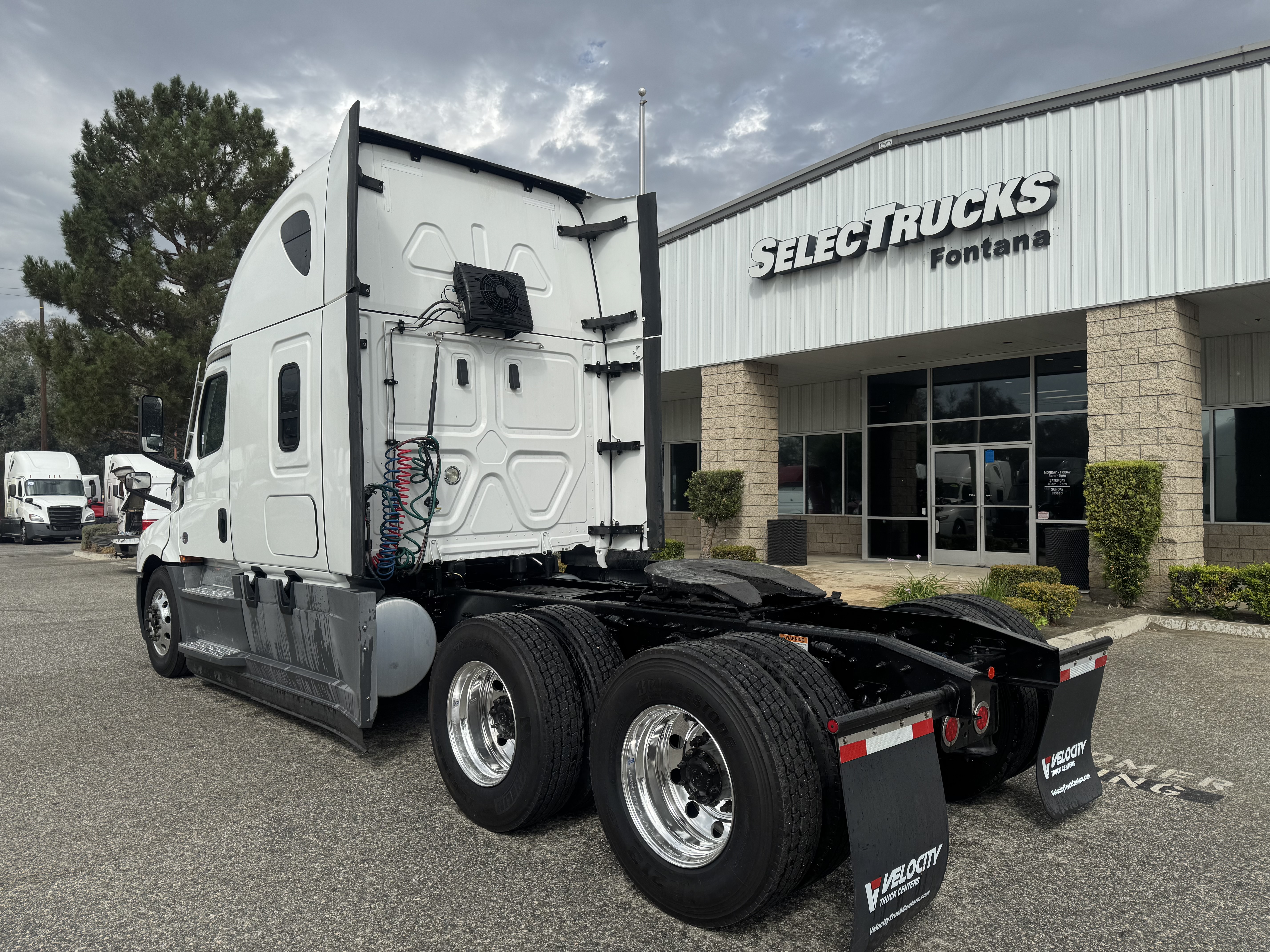 2021 FREIGHTLINER CASCADIA 126SLP - image 4
