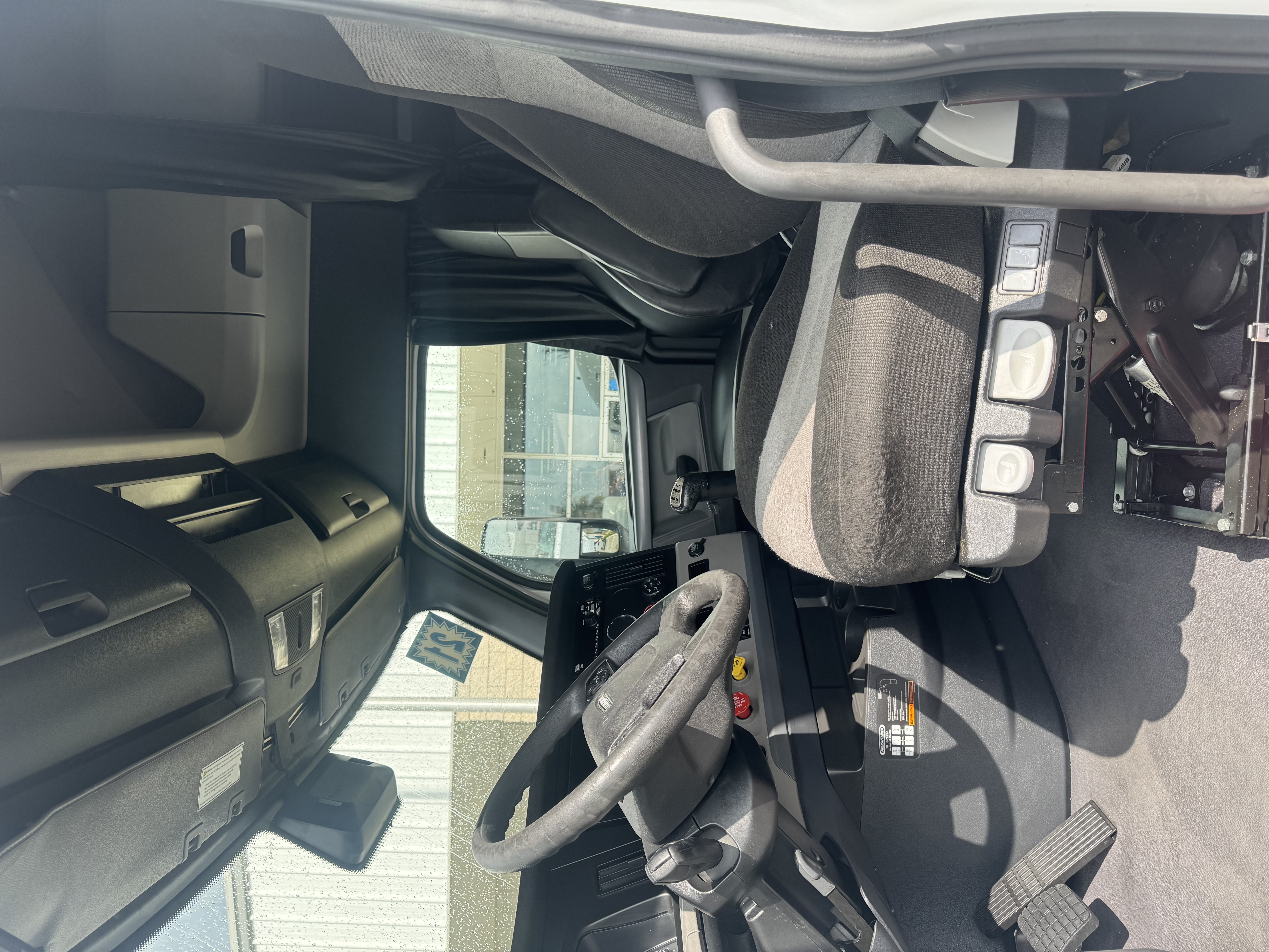 2021 FREIGHTLINER CASCADIA 126SLP - image 15