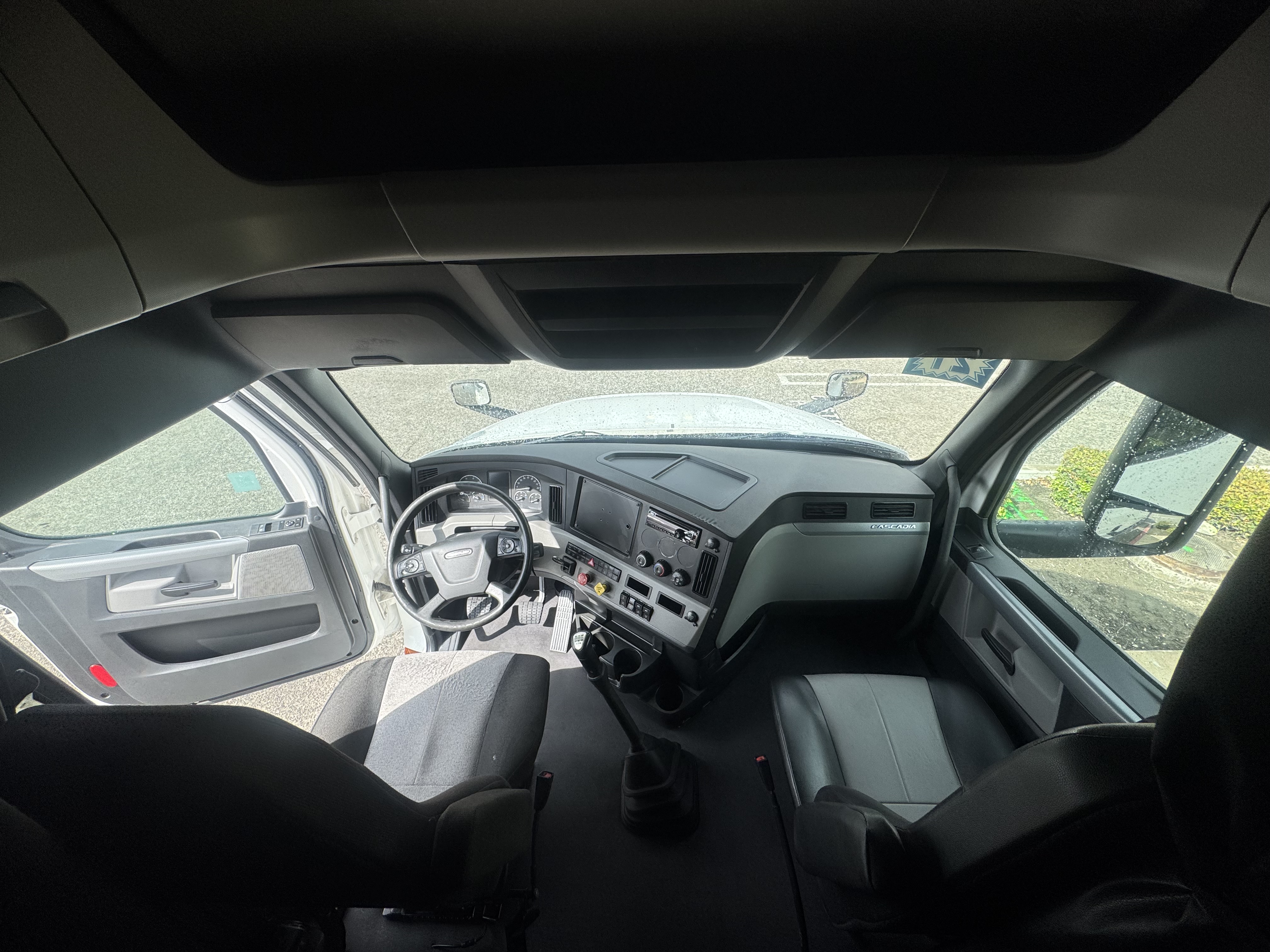 2021 FREIGHTLINER CASCADIA 126SLP - image 17