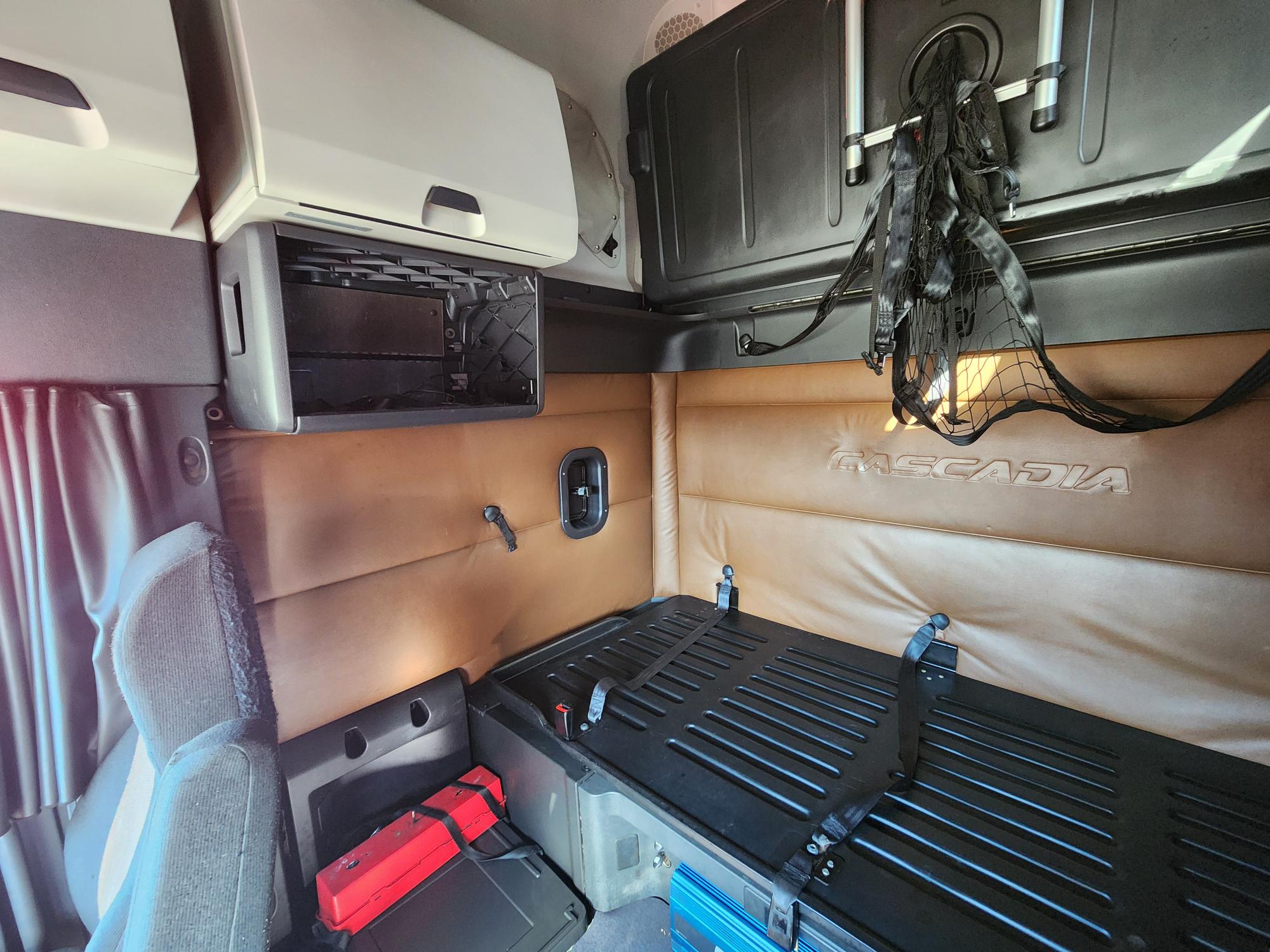 2020 FREIGHTLINER CASCADIA 126SLP - image 17