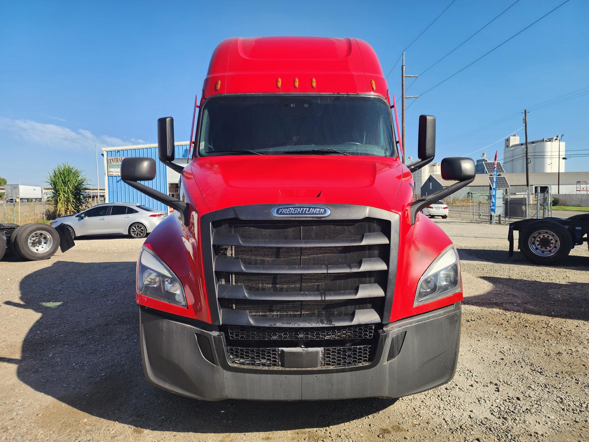 2020 FREIGHTLINER CASCADIA 126SLP - image 2