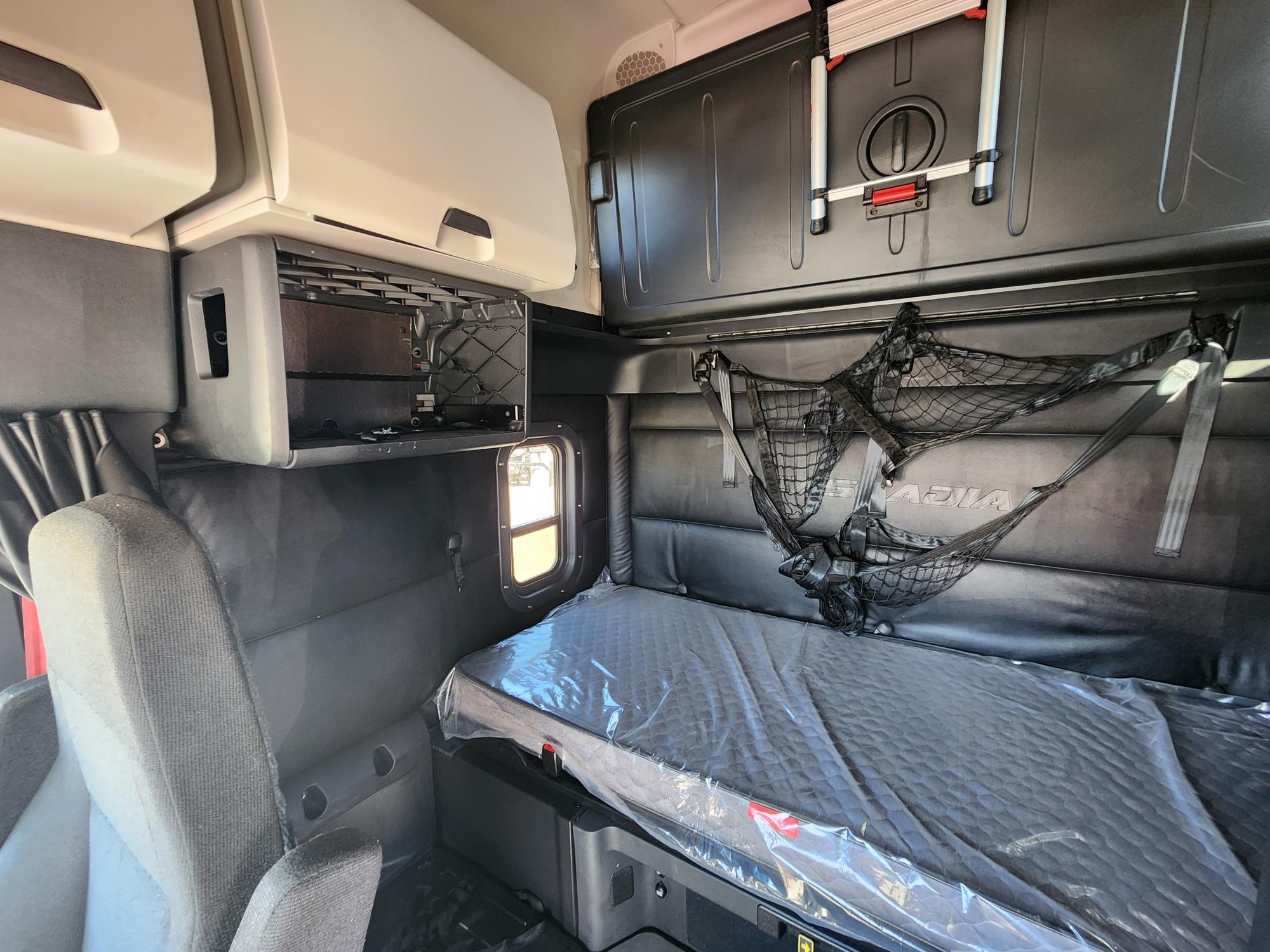 2023 FREIGHTLINER CASCADIA 126SLP - image 8