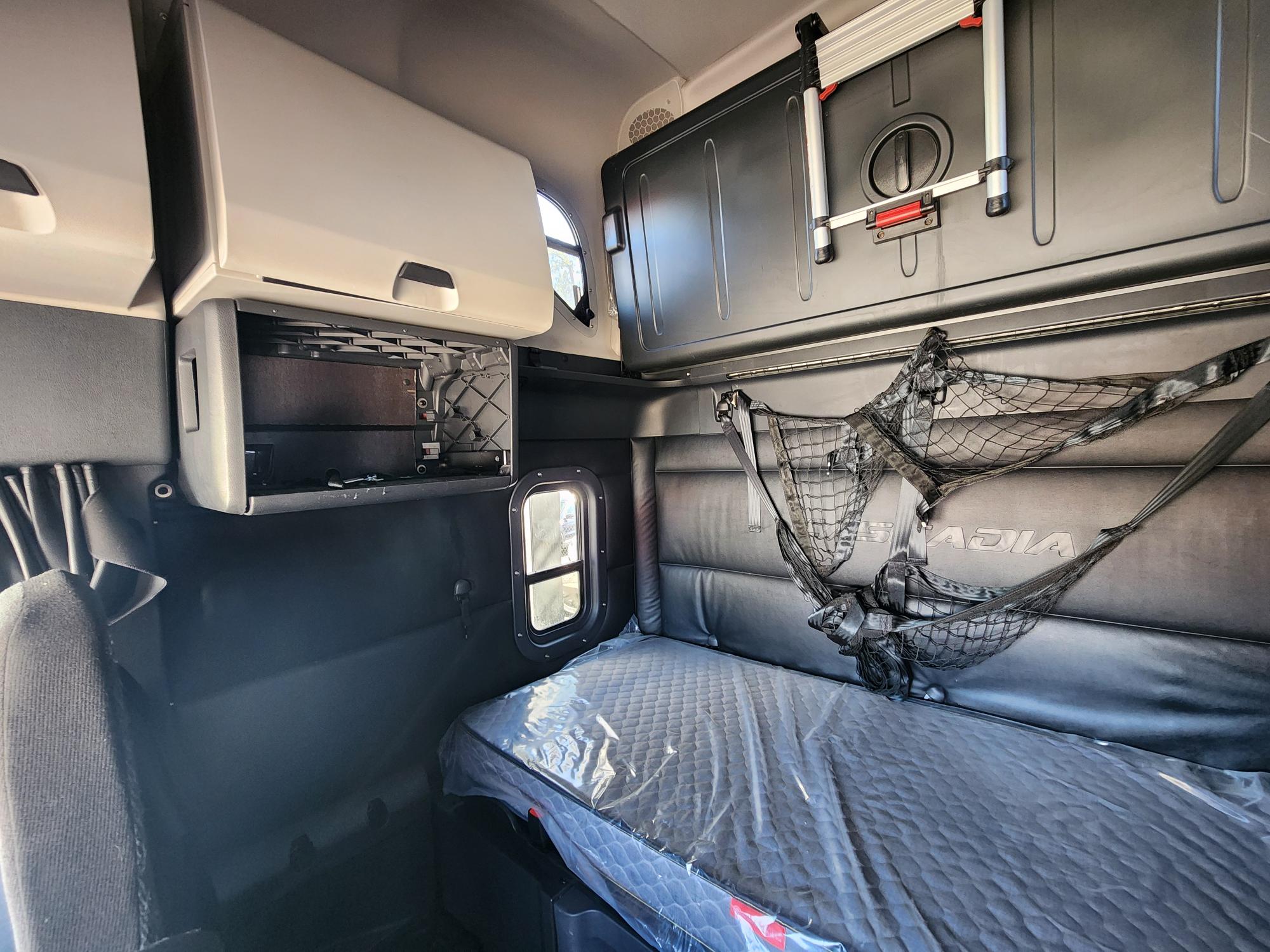 2023 FREIGHTLINER CASCADIA 126SLP - image 17