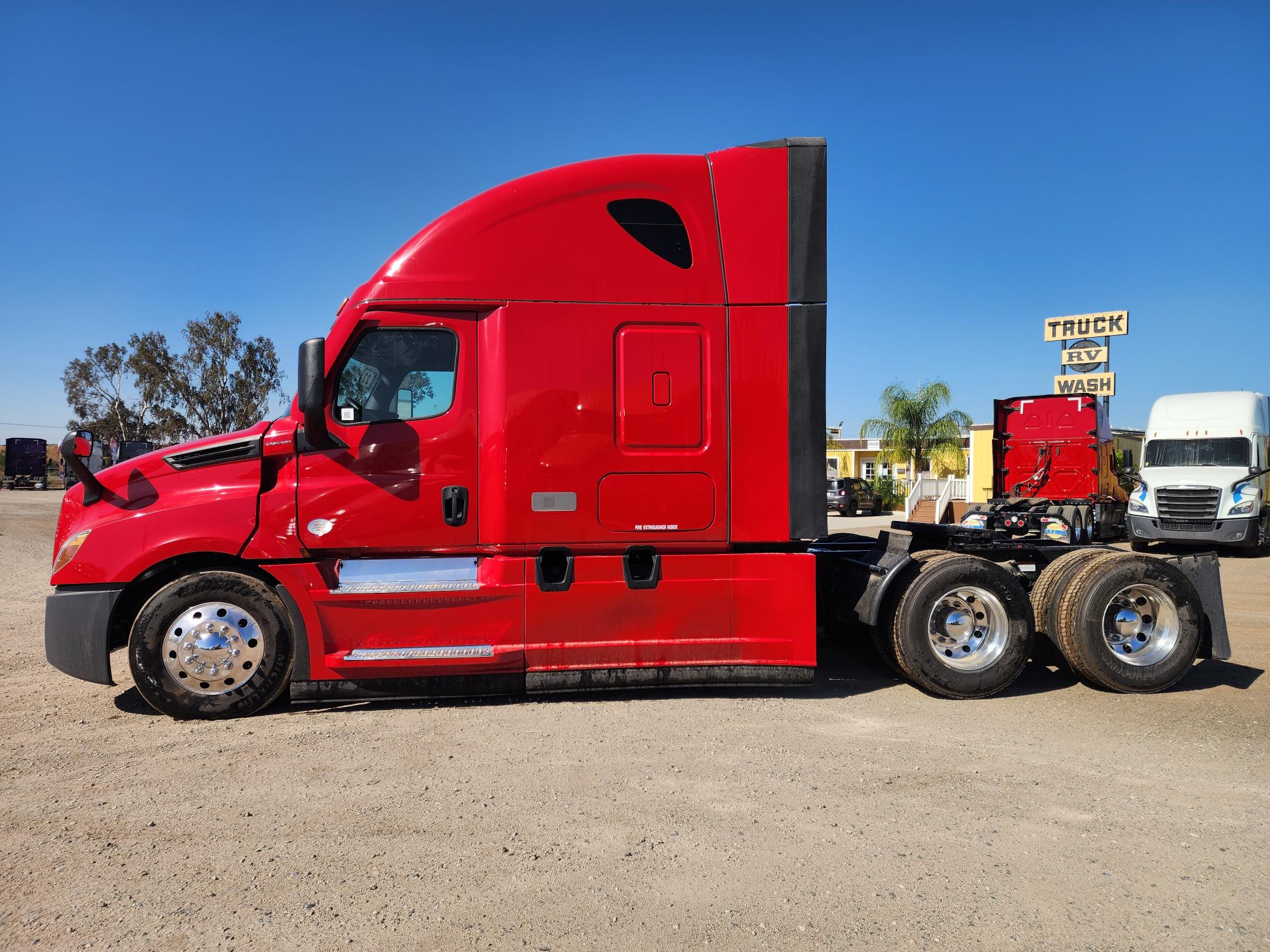2023 FREIGHTLINER CASCADIA 126SLP - image 3