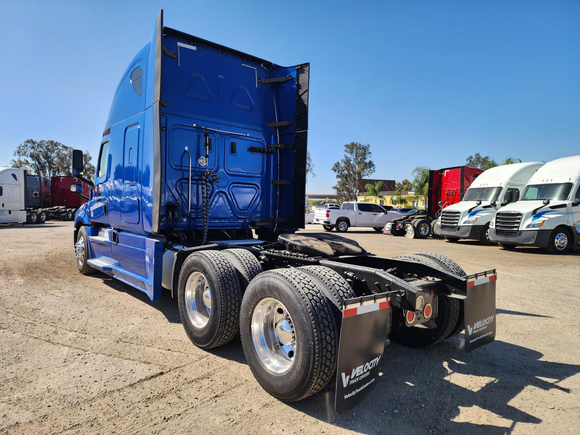 2020 FREIGHTLINER CASCADIA 126SLP - image 4