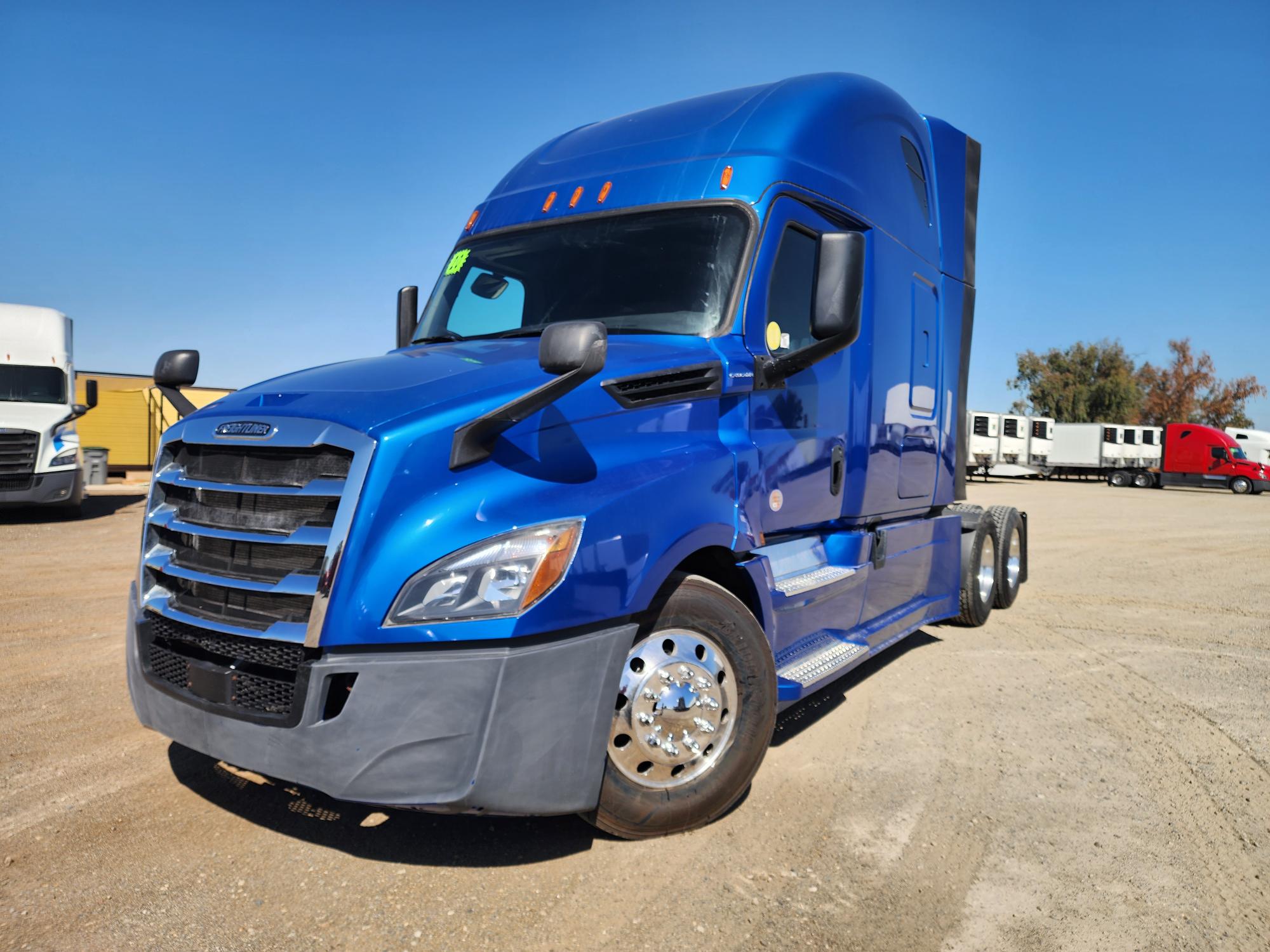 2020 FREIGHTLINER CASCADIA 126SLP - image 1